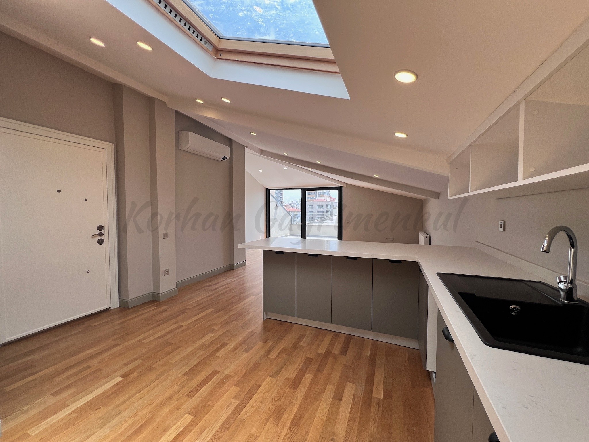 CADDEBOSTANIN EN YEŞİL SOKAĞINDA EMSALSİZ KALİTEDE 280m2 DUBLEX
