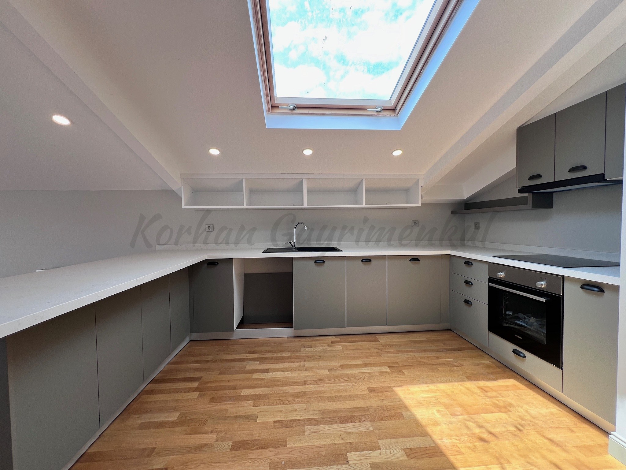 CADDEBOSTANIN EN YEŞİL SOKAĞINDA EMSALSİZ KALİTEDE 280m2 DUBLEX