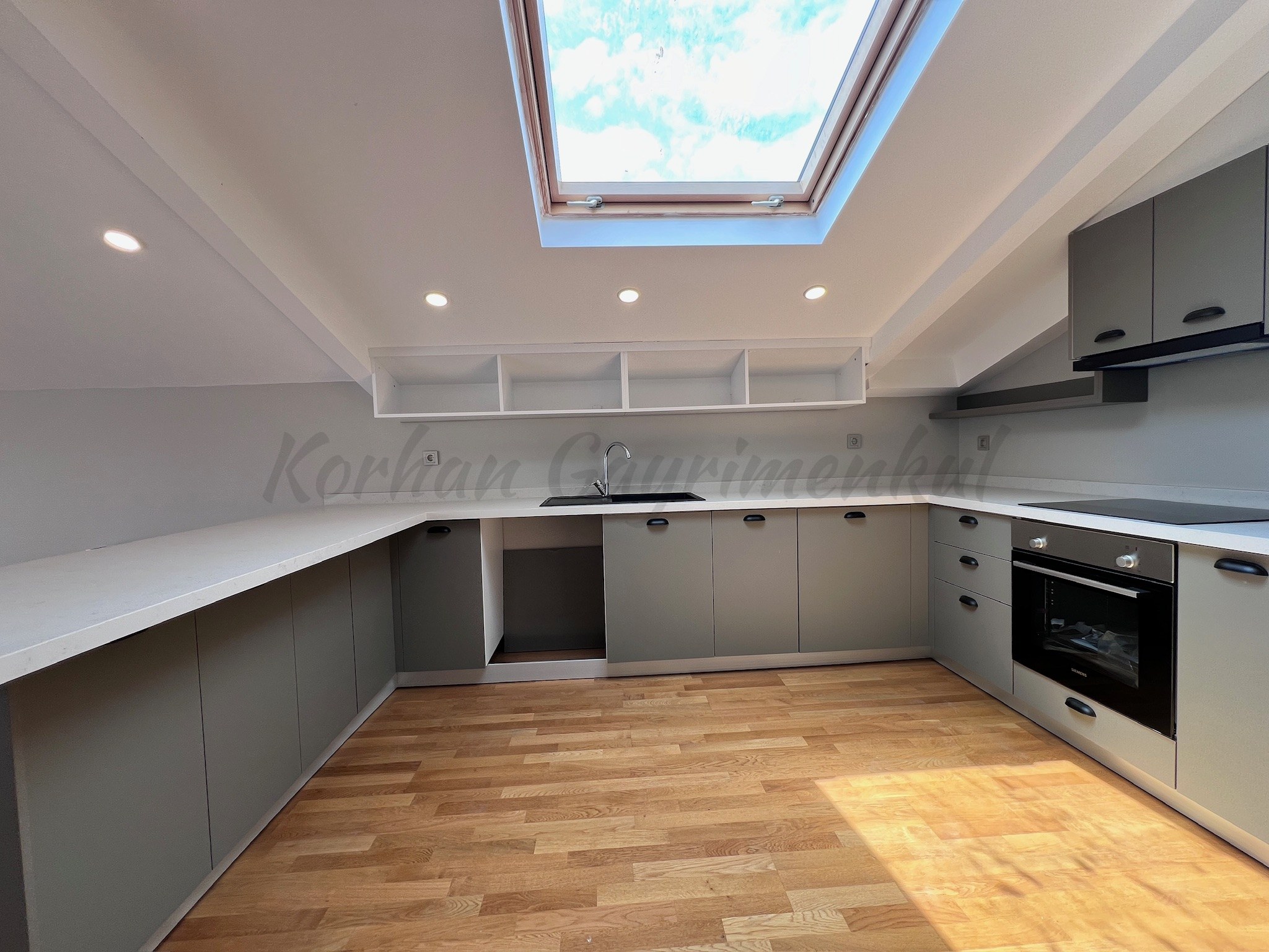 CADDEBOSTANIN EN YEŞİL SOKAĞINDA EMSALSİZ KALİTEDE 280m2 DUBLEX