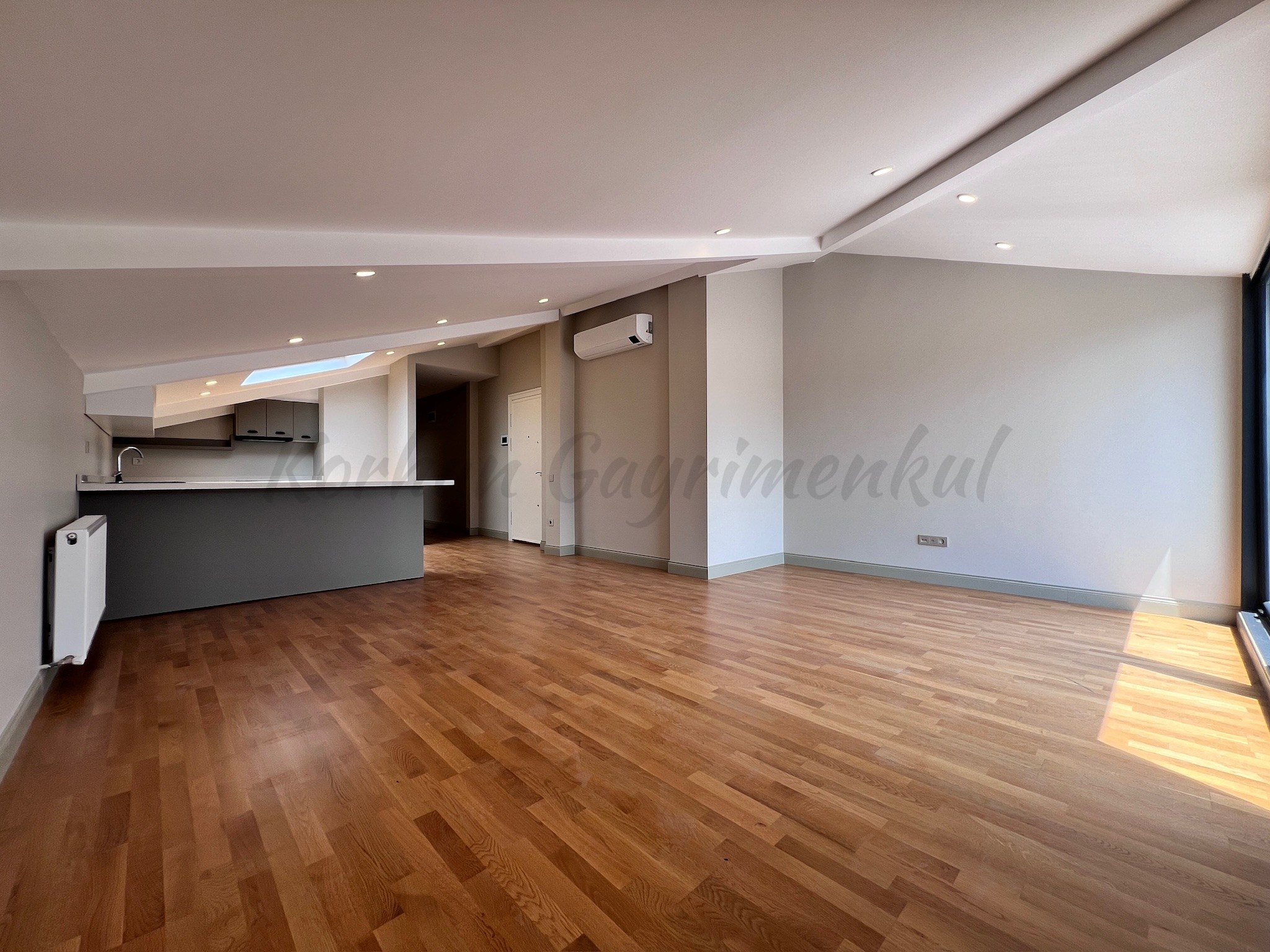 CADDEBOSTANIN EN YEŞİL SOKAĞINDA EMSALSİZ KALİTEDE 280m2 DUBLEX