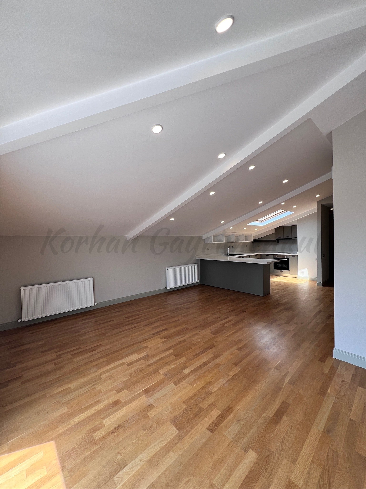 CADDEBOSTANIN EN YEŞİL SOKAĞINDA EMSALSİZ KALİTEDE 280m2 DUBLEX