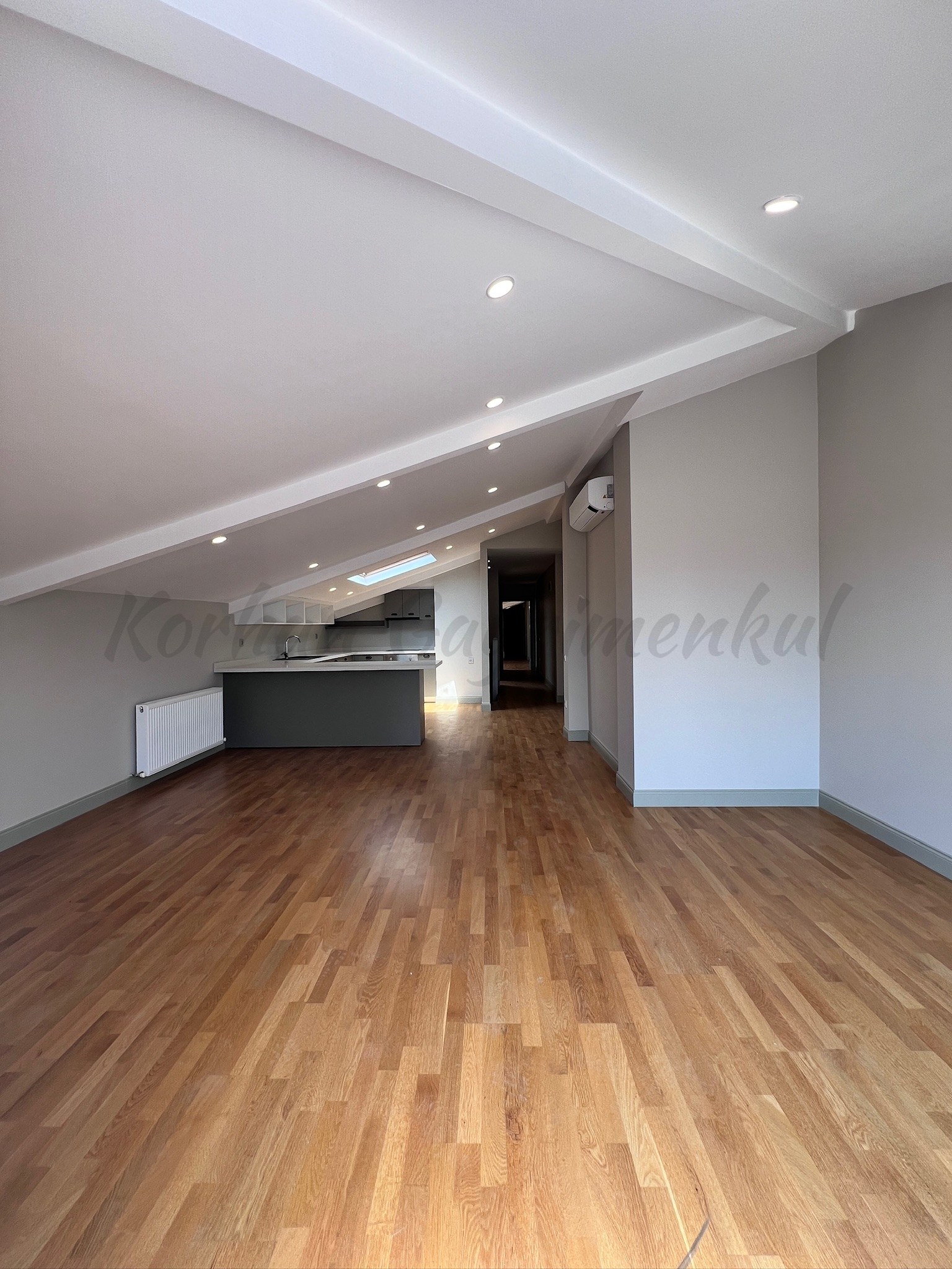 CADDEBOSTANIN EN YEŞİL SOKAĞINDA EMSALSİZ KALİTEDE 280m2 DUBLEX