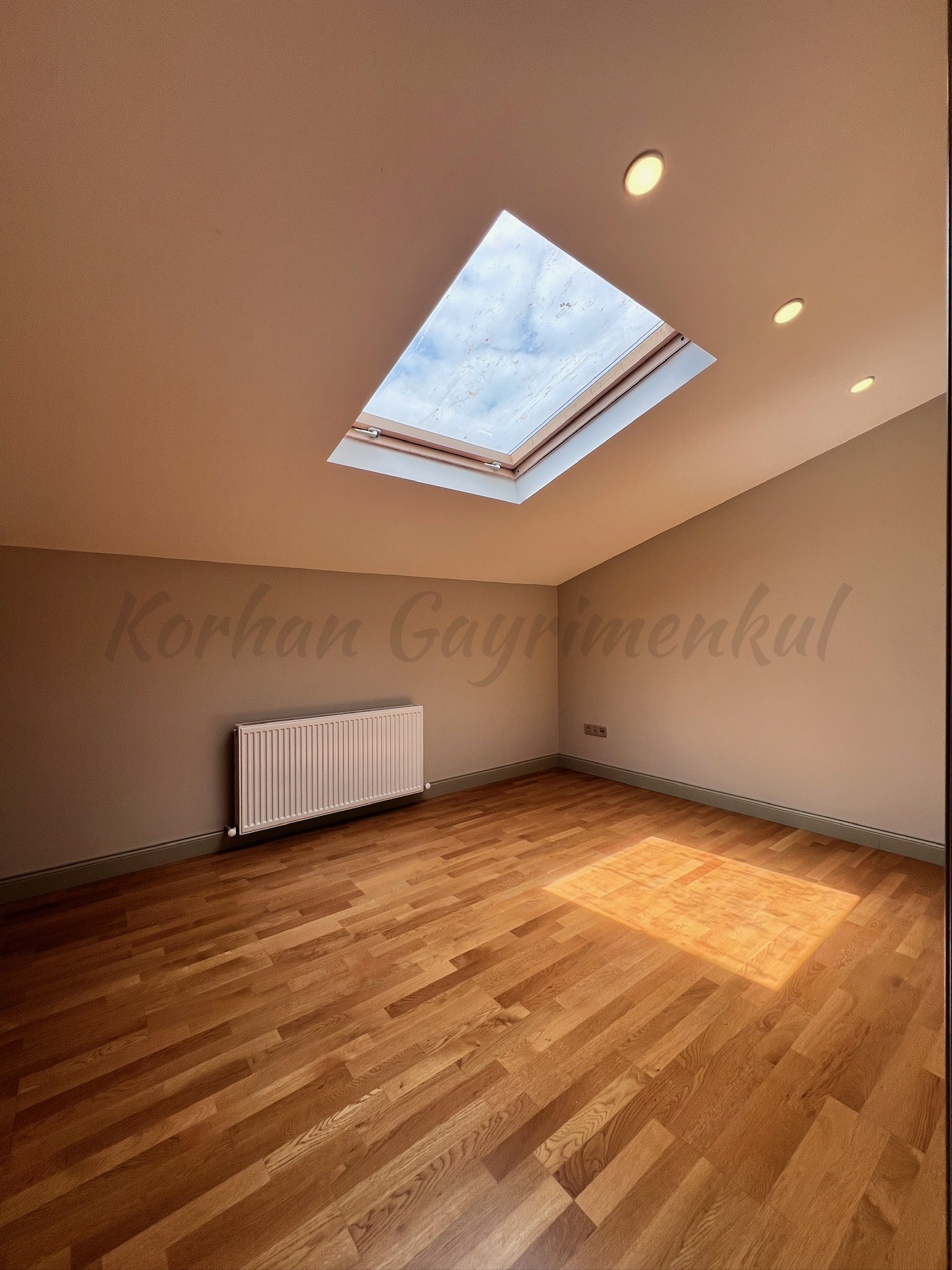 CADDEBOSTANIN EN YEŞİL SOKAĞINDA EMSALSİZ KALİTEDE 280m2 DUBLEX