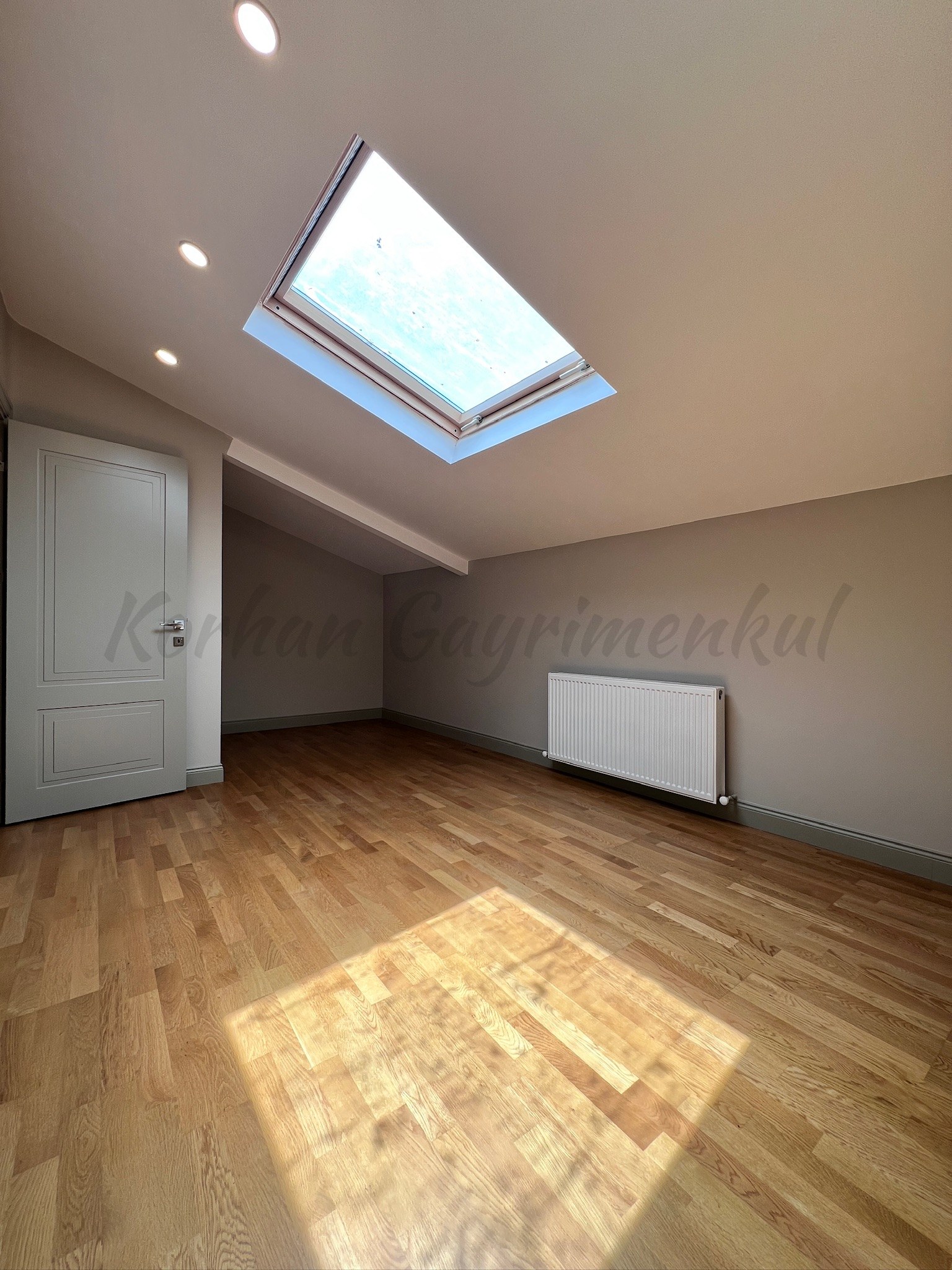 CADDEBOSTANIN EN YEŞİL SOKAĞINDA EMSALSİZ KALİTEDE 280m2 DUBLEX