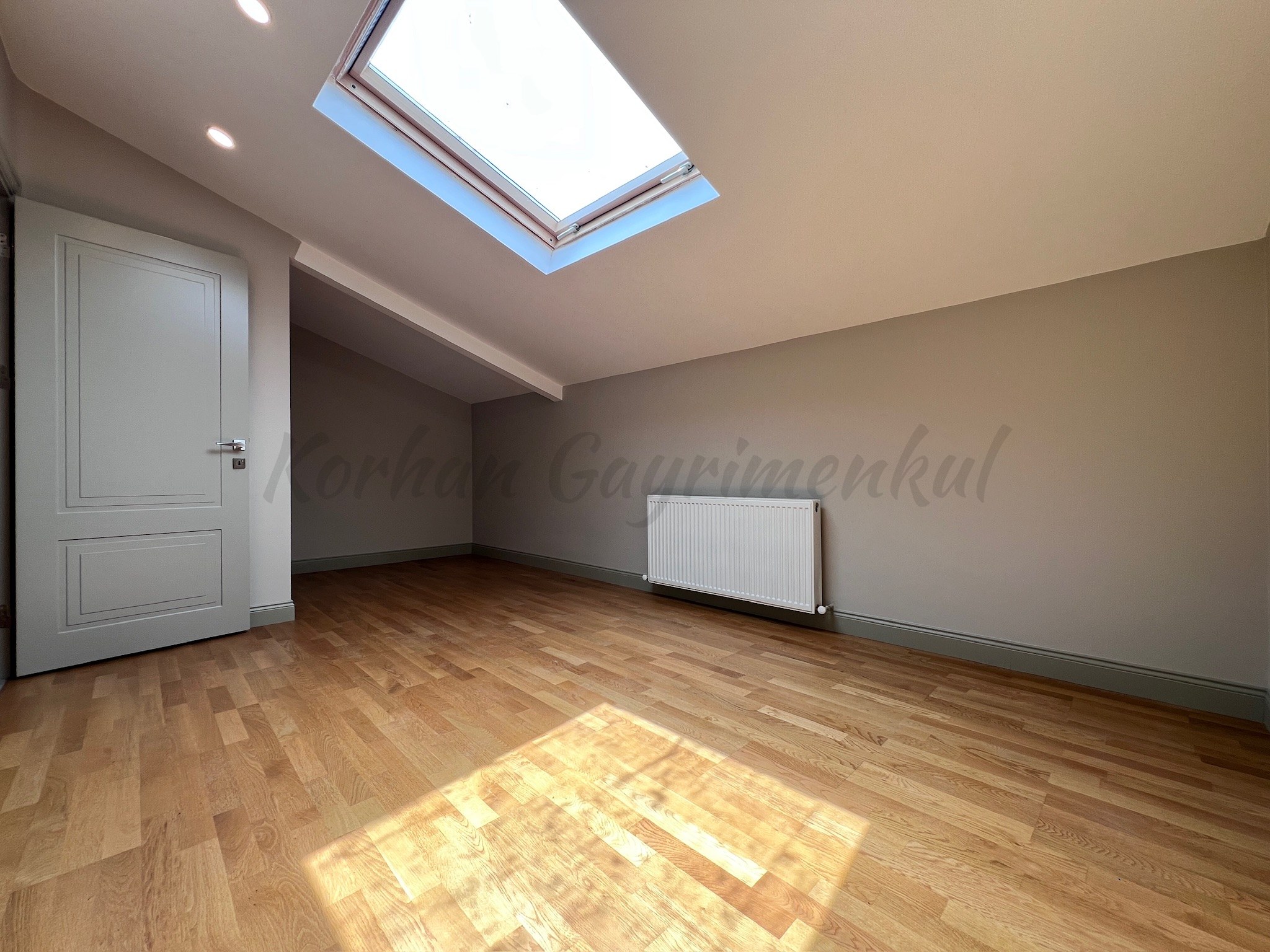 CADDEBOSTANIN EN YEŞİL SOKAĞINDA EMSALSİZ KALİTEDE 280m2 DUBLEX