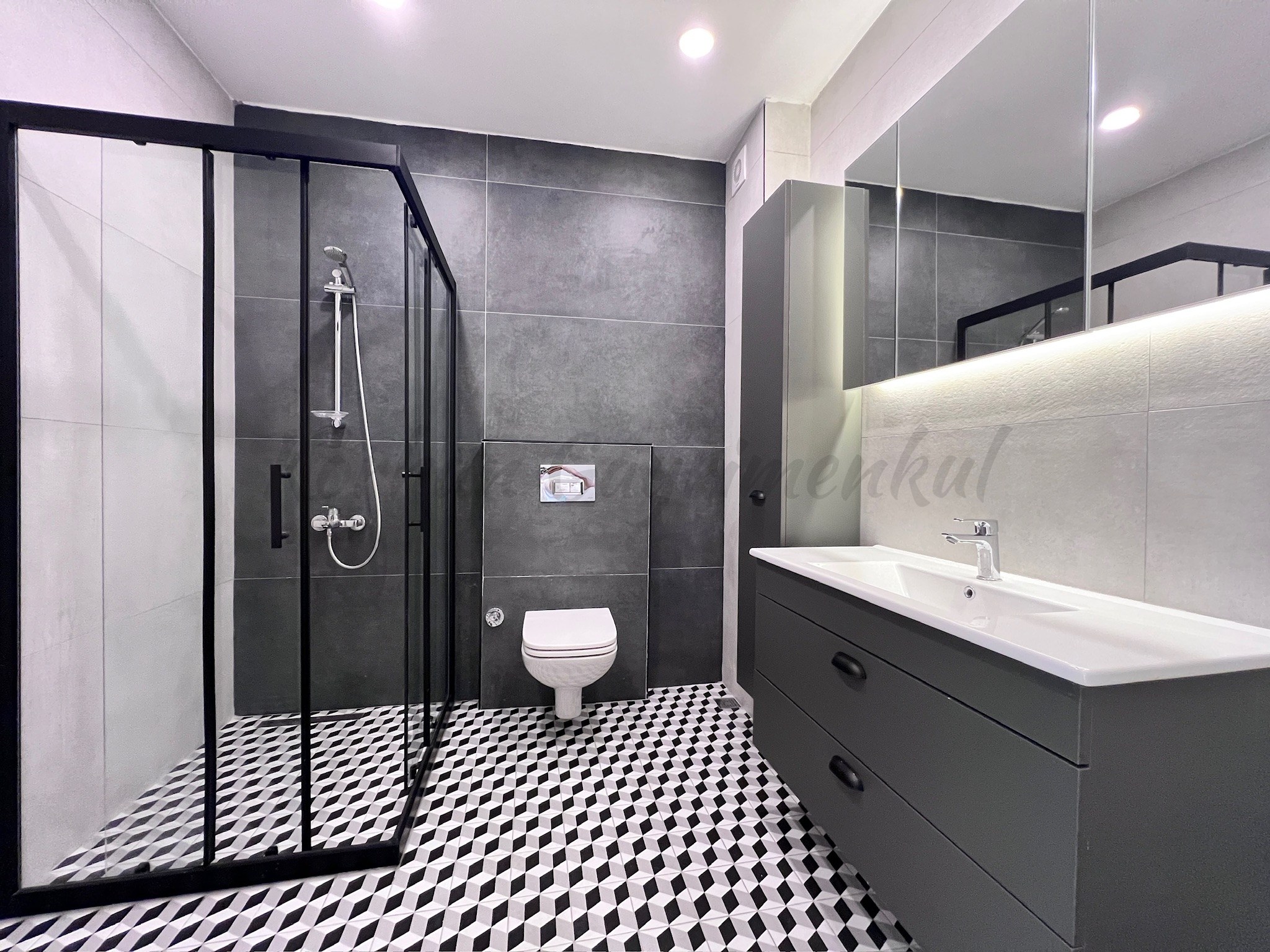 CADDEBOSTANIN EN YEŞİL SOKAĞINDA EMSALSİZ KALİTEDE 280m2 DUBLEX
