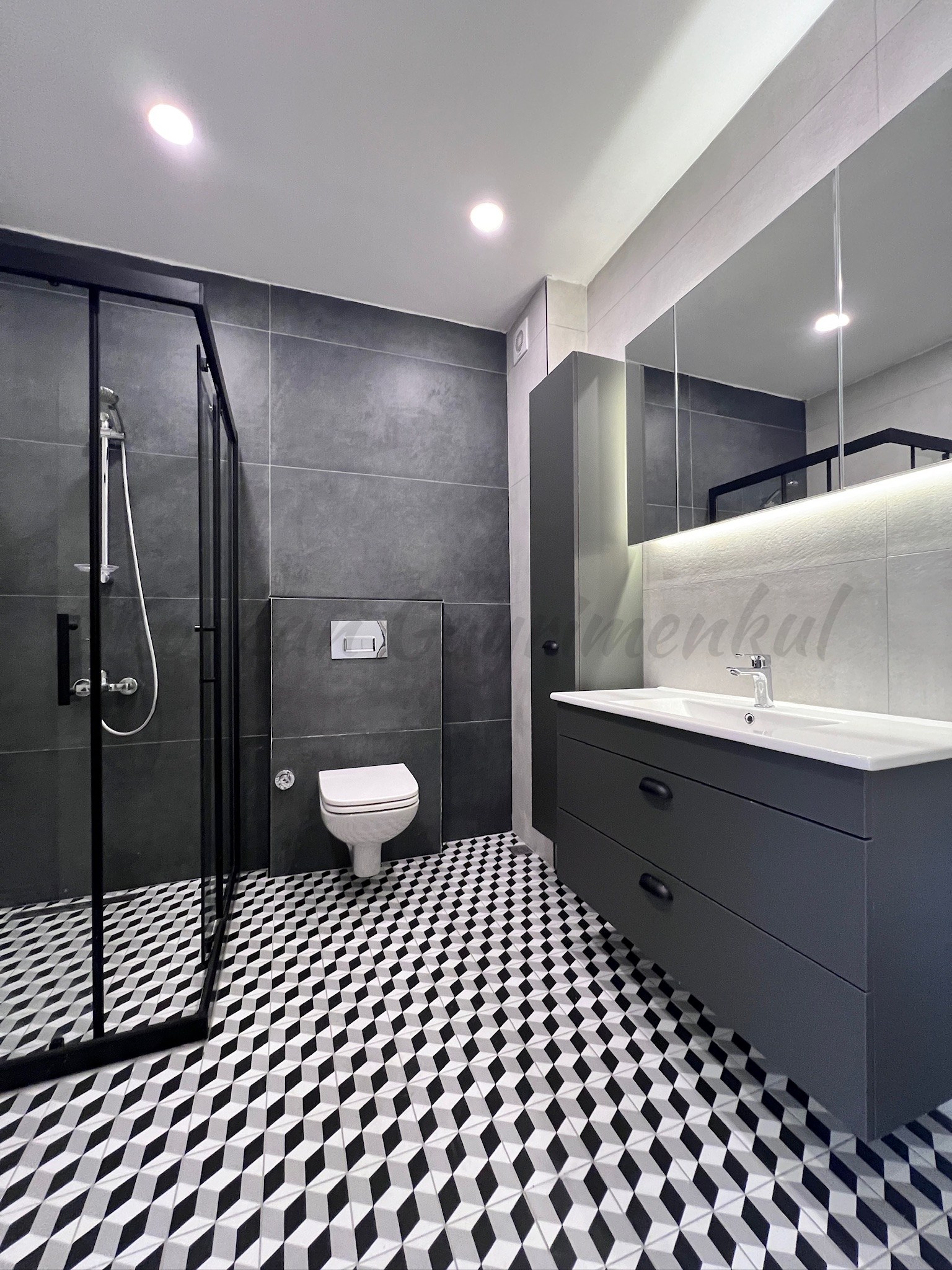 CADDEBOSTANIN EN YEŞİL SOKAĞINDA EMSALSİZ KALİTEDE 280m2 DUBLEX