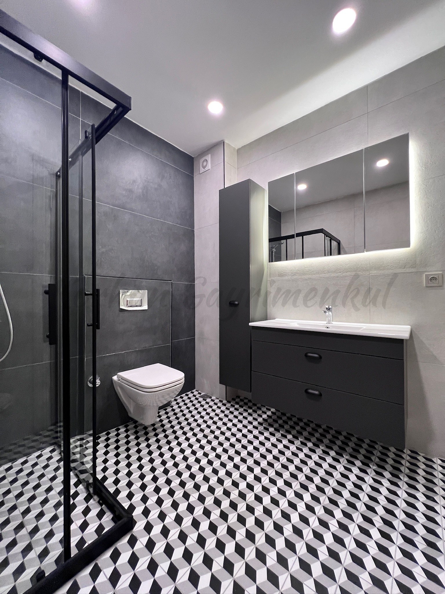 CADDEBOSTANIN EN YEŞİL SOKAĞINDA EMSALSİZ KALİTEDE 280m2 DUBLEX