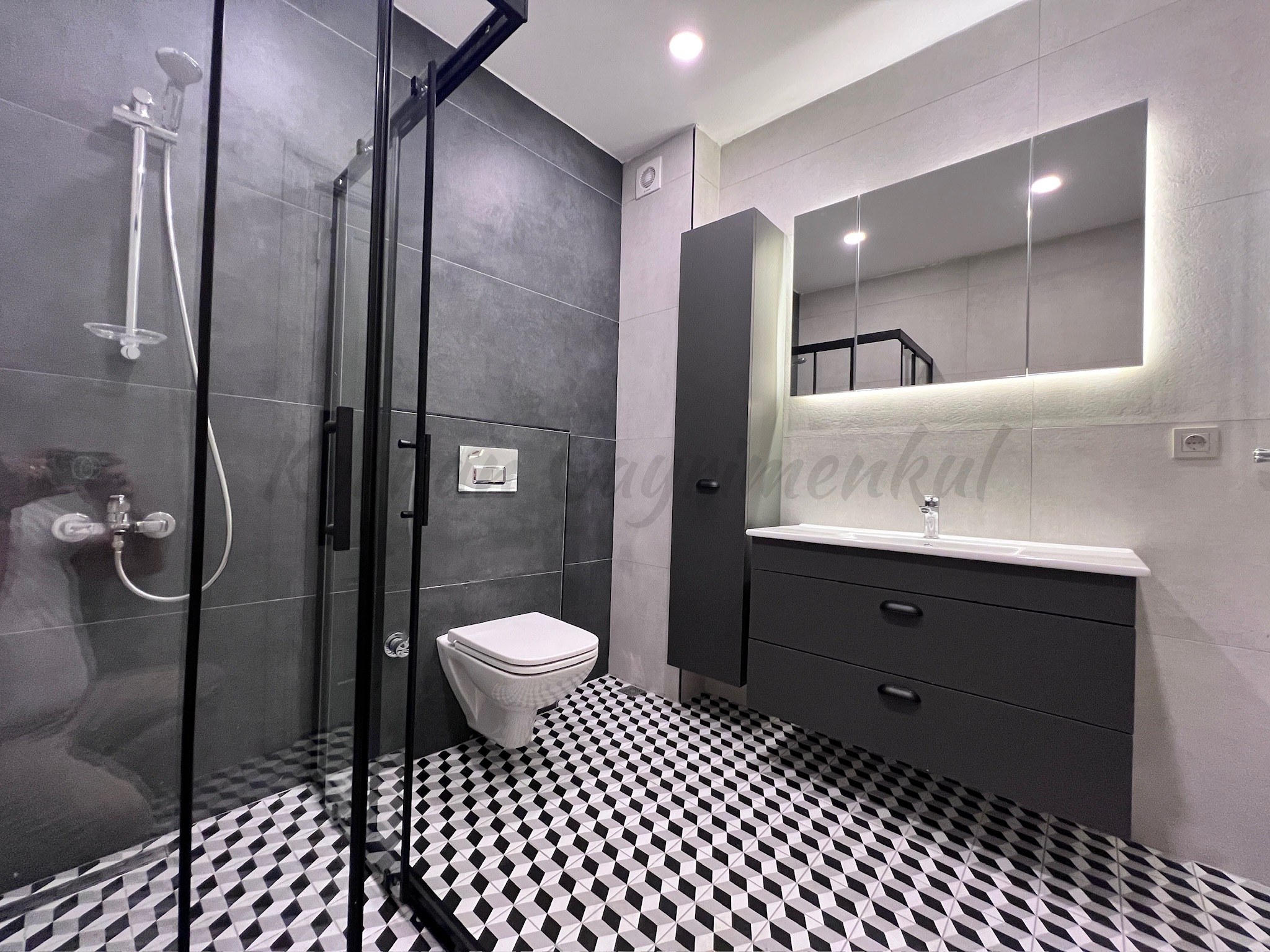 CADDEBOSTANIN EN YEŞİL SOKAĞINDA EMSALSİZ KALİTEDE 280m2 DUBLEX