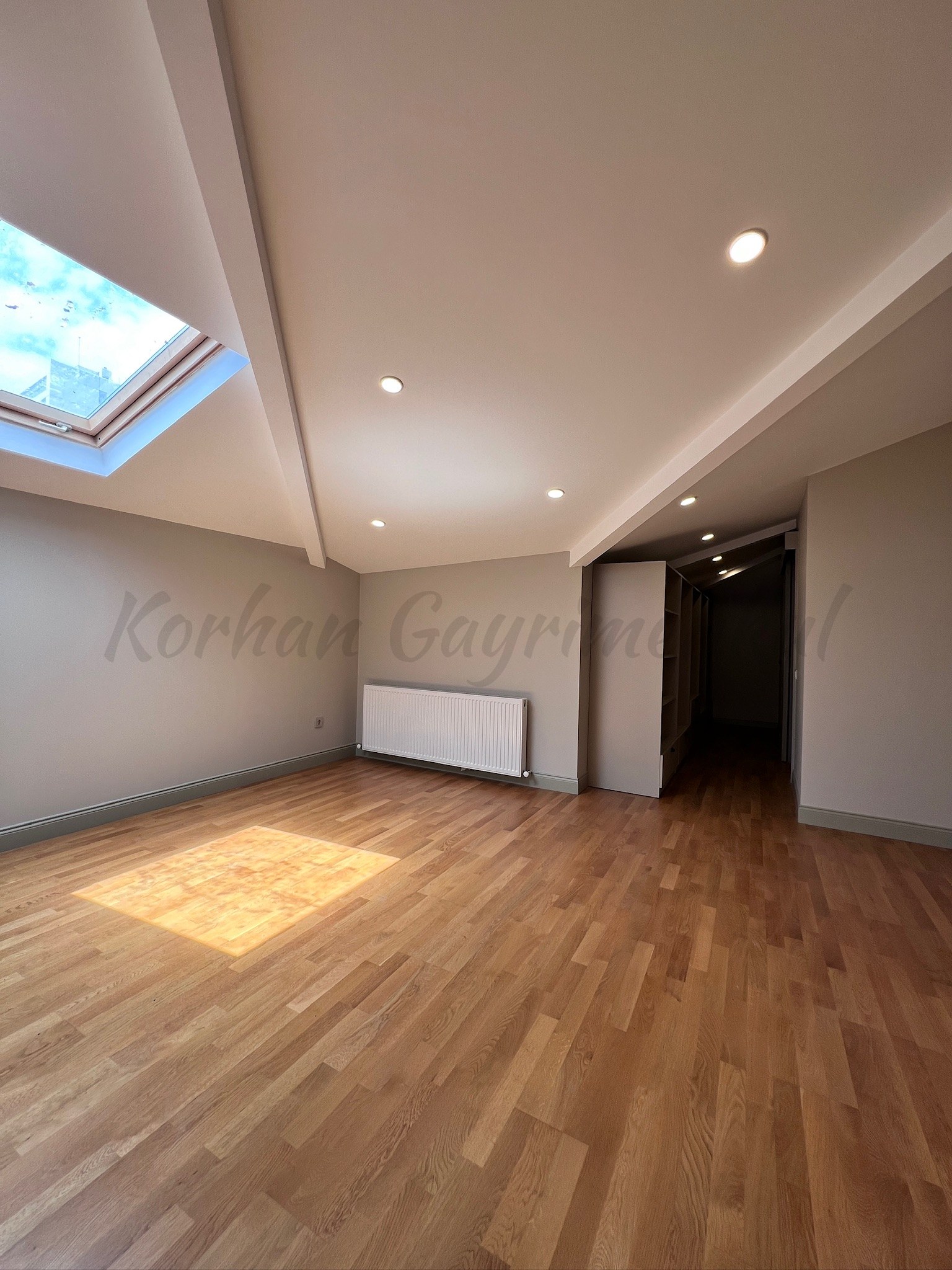 CADDEBOSTANIN EN YEŞİL SOKAĞINDA EMSALSİZ KALİTEDE 280m2 DUBLEX