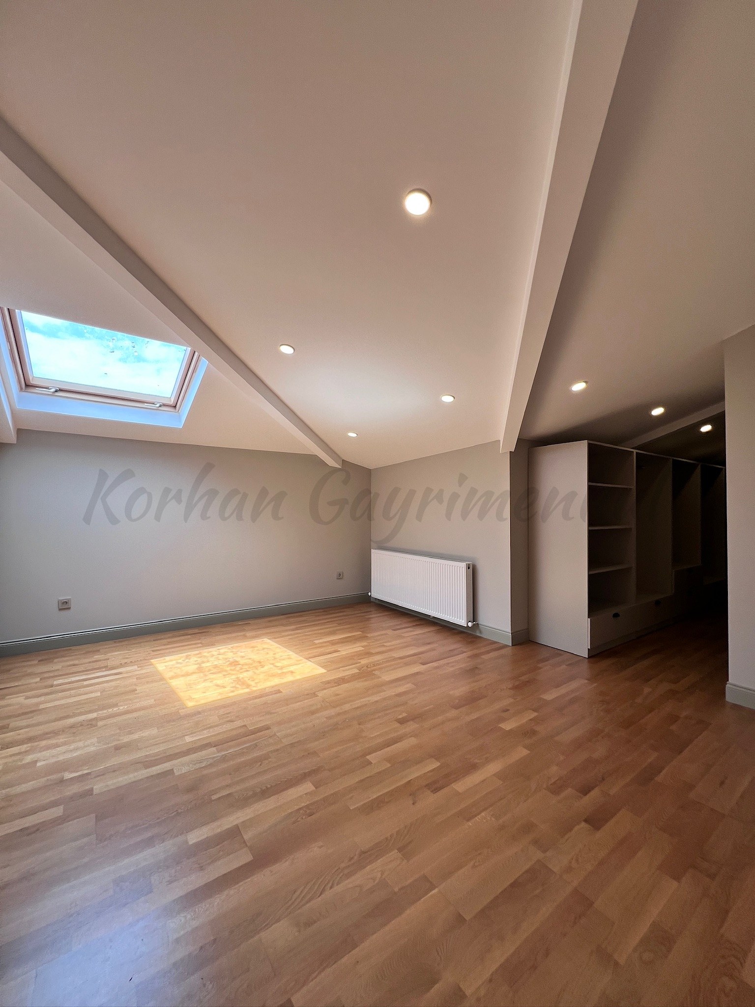 CADDEBOSTANIN EN YEŞİL SOKAĞINDA EMSALSİZ KALİTEDE 280m2 DUBLEX