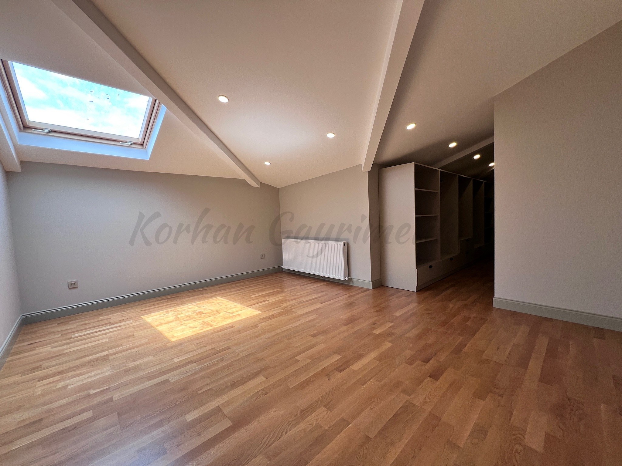 CADDEBOSTANIN EN YEŞİL SOKAĞINDA EMSALSİZ KALİTEDE 280m2 DUBLEX