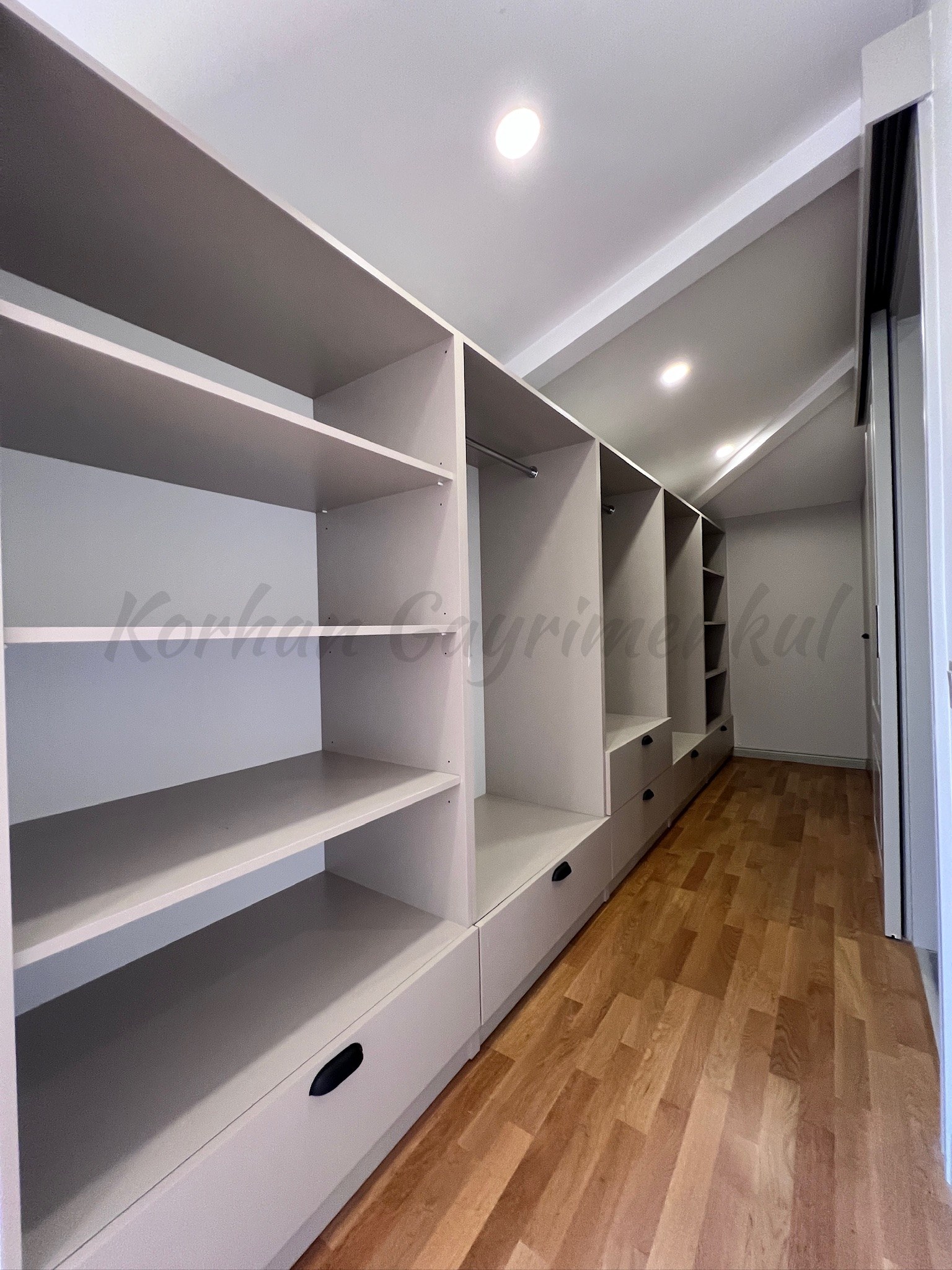 CADDEBOSTANIN EN YEŞİL SOKAĞINDA EMSALSİZ KALİTEDE 280m2 DUBLEX
