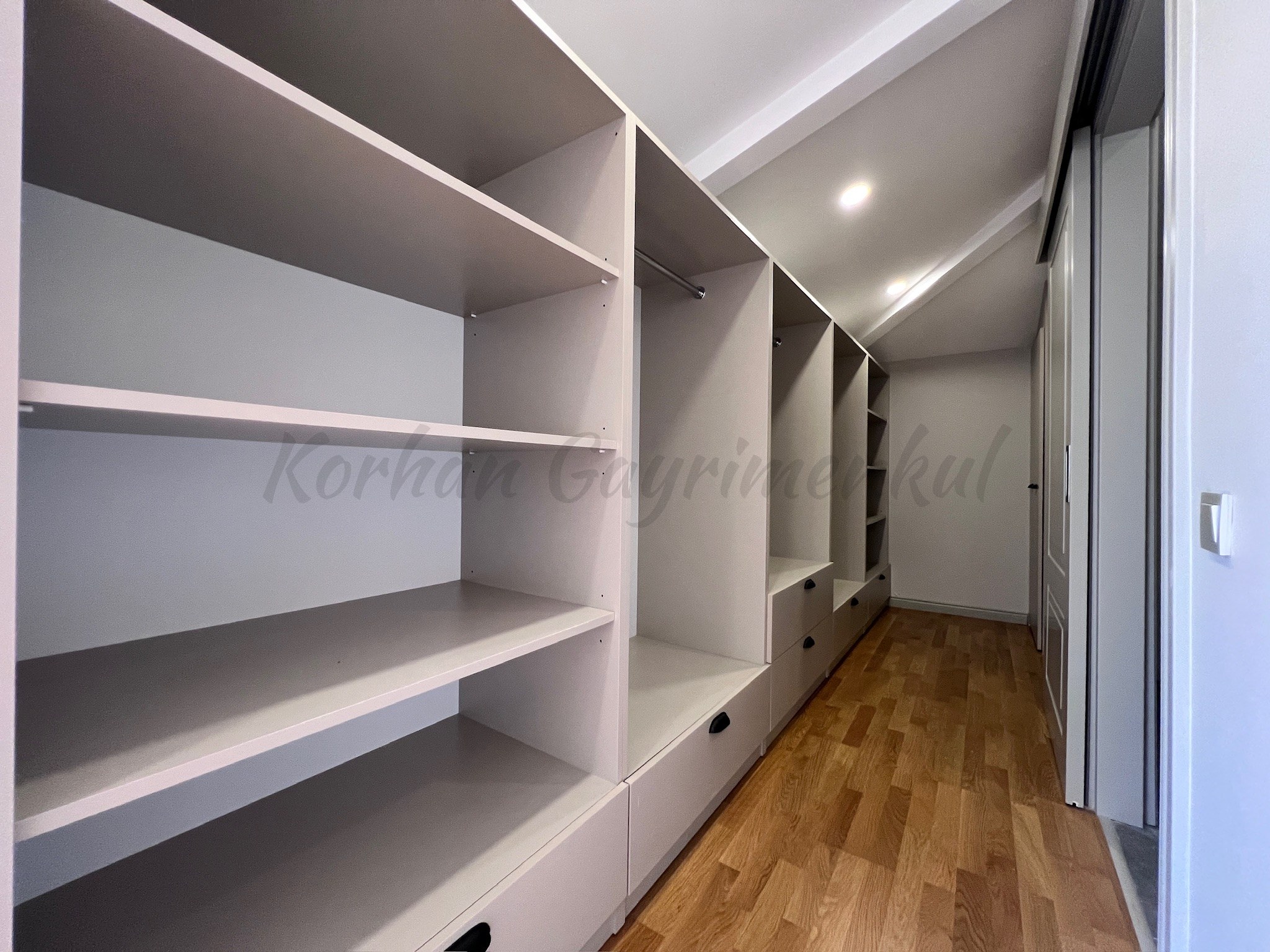 CADDEBOSTANIN EN YEŞİL SOKAĞINDA EMSALSİZ KALİTEDE 280m2 DUBLEX