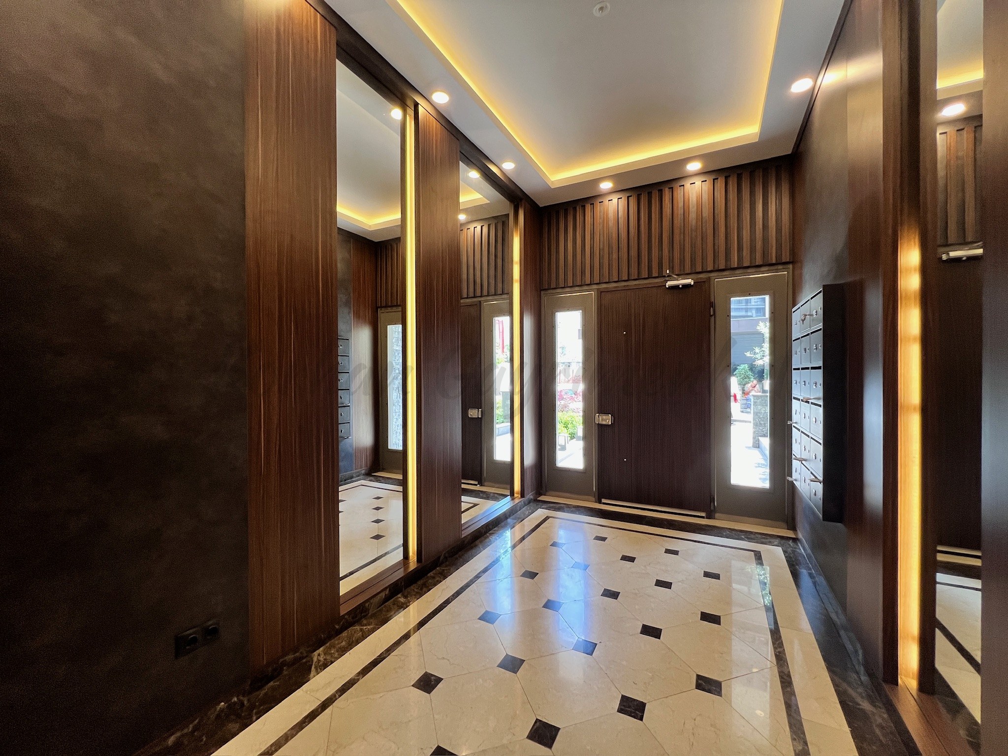 CADDEBOSTANIN EN YEŞİL SOKAĞINDA EMSALSİZ KALİTEDE 280m2 DUBLEX