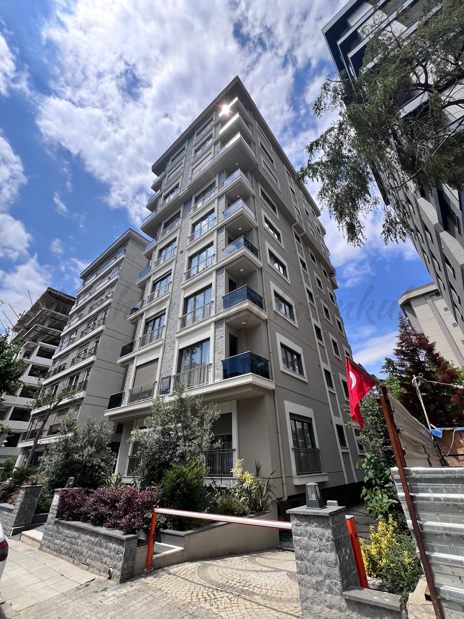 CADDEBOSTANIN EN YEŞİL SOKAĞINDA EMSALSİZ KALİTEDE 280m2 DUBLEX