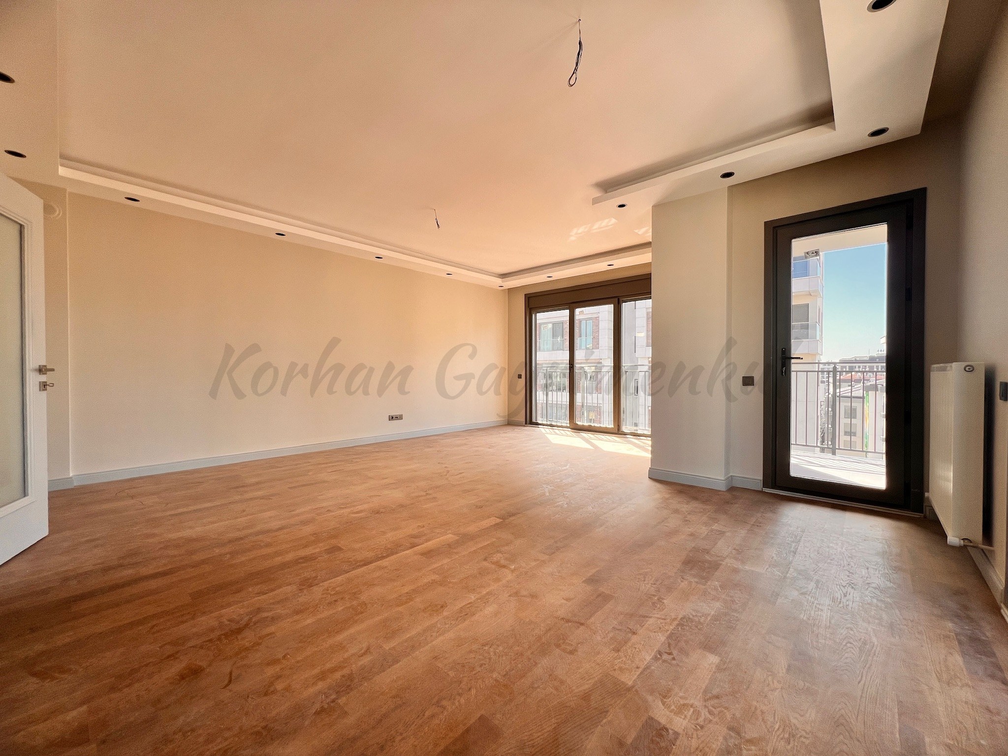ÖMERPAŞA CADDESİNE 3. BİNADA BALKONLU 107M2 NET 3+1 SIFIR