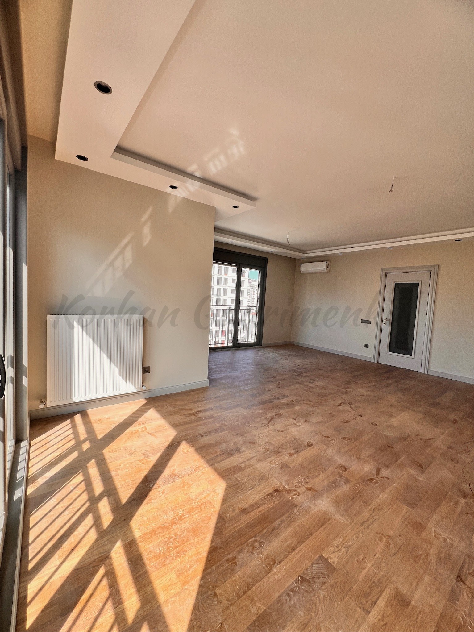 ÖMERPAŞA CADDESİNE 3. BİNADA BALKONLU 107M2 NET 3+1 SIFIR