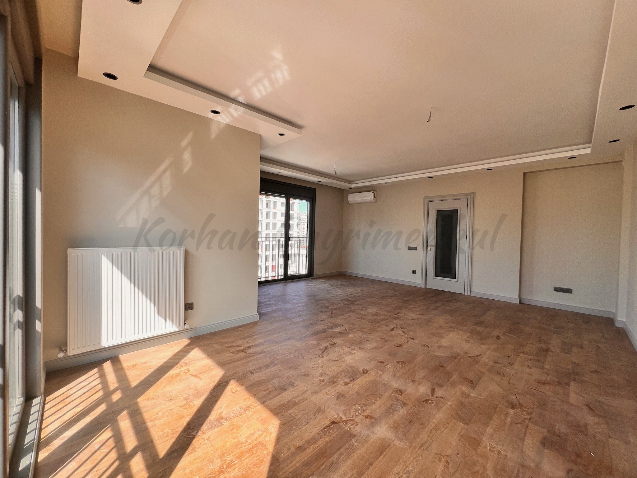 ÖMERPAŞA CADDESİNE 3. BİNADA BALKONLU 107M2 NET 3+1 SIFIR