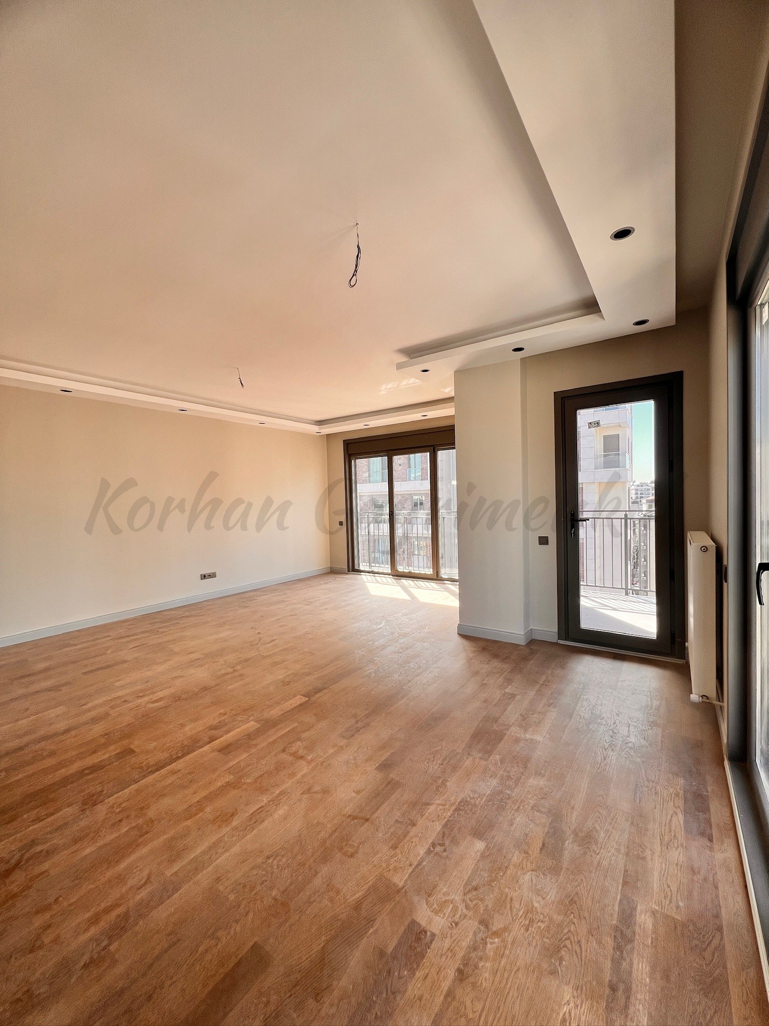 ÖMERPAŞA CADDESİNE 3. BİNADA BALKONLU 107M2 NET 3+1 SIFIR