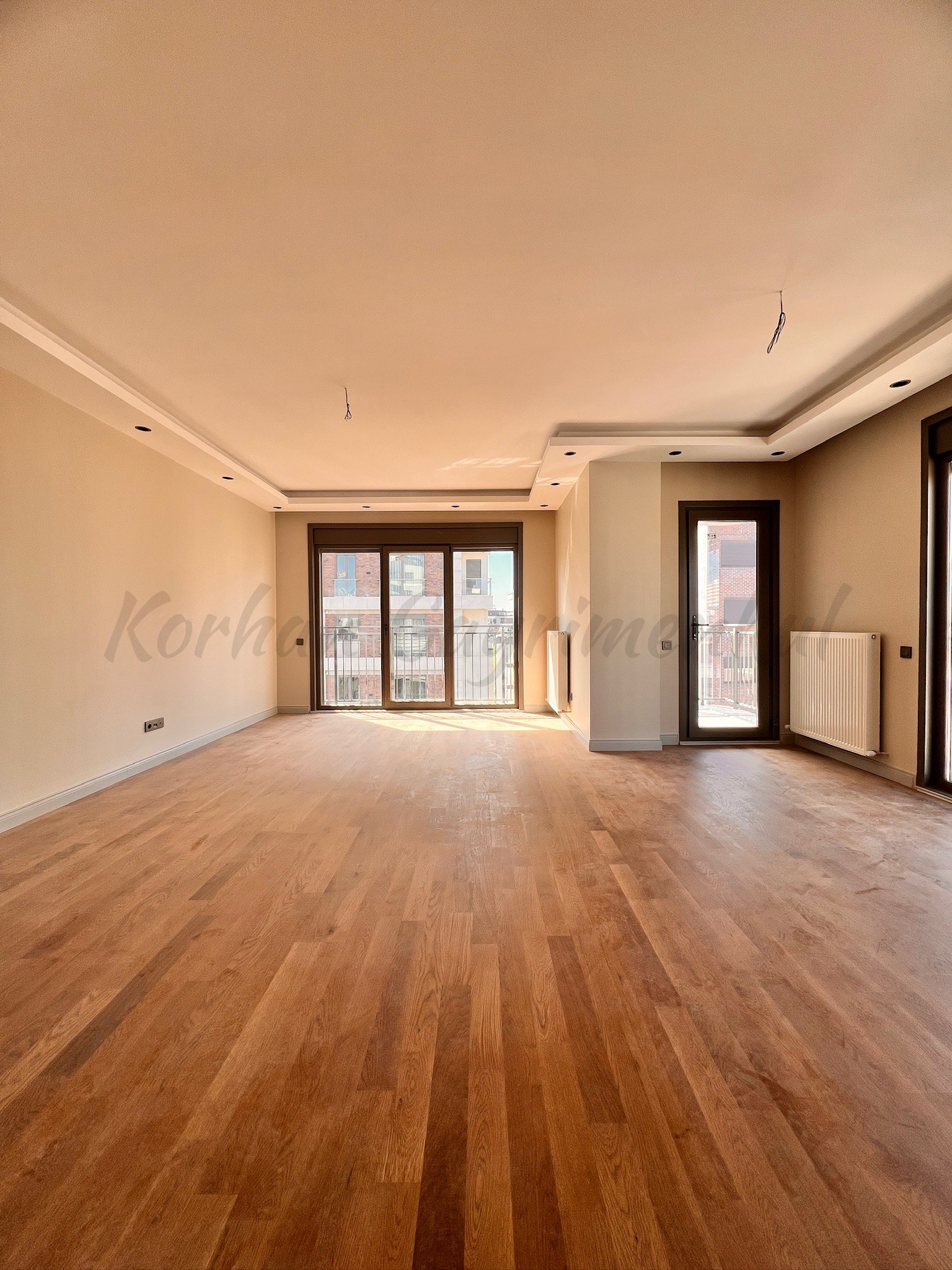 ÖMERPAŞA CADDESİNE 3. BİNADA BALKONLU 107M2 NET 3+1 SIFIR
