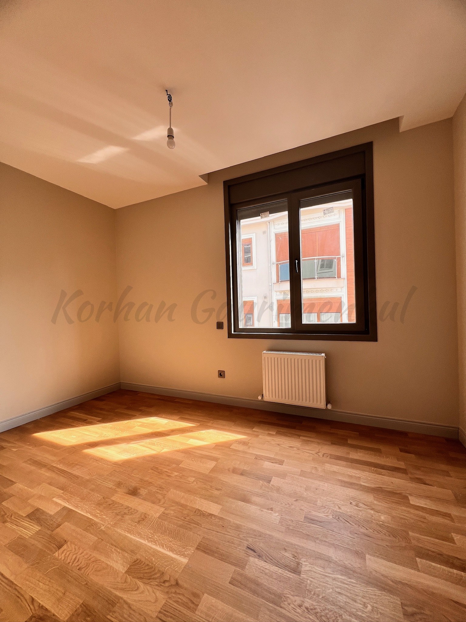 ÖMERPAŞA CADDESİNE 3. BİNADA BALKONLU 107M2 NET 3+1 SIFIR