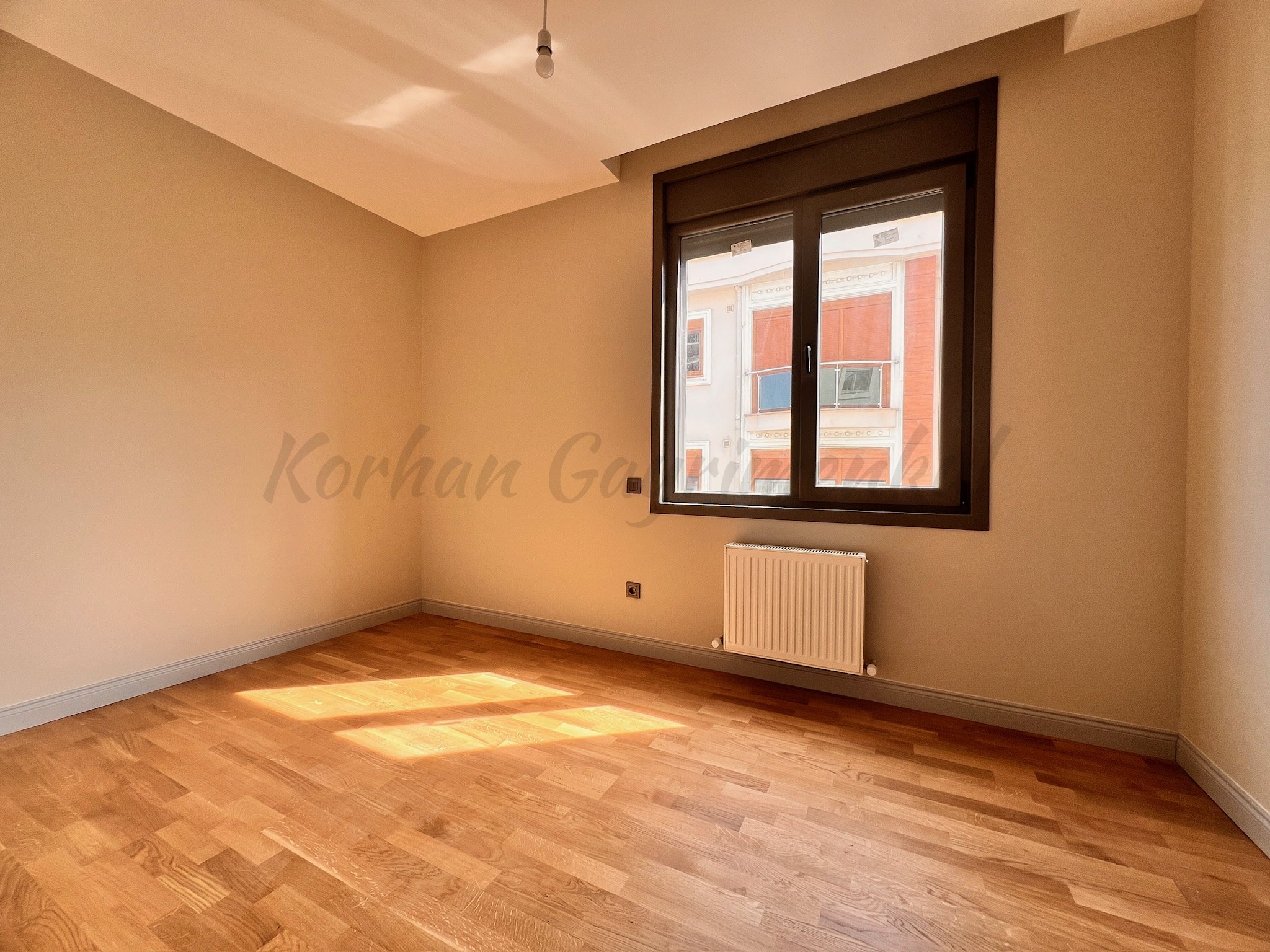 ÖMERPAŞA CADDESİNE 3. BİNADA BALKONLU 107M2 NET 3+1 SIFIR