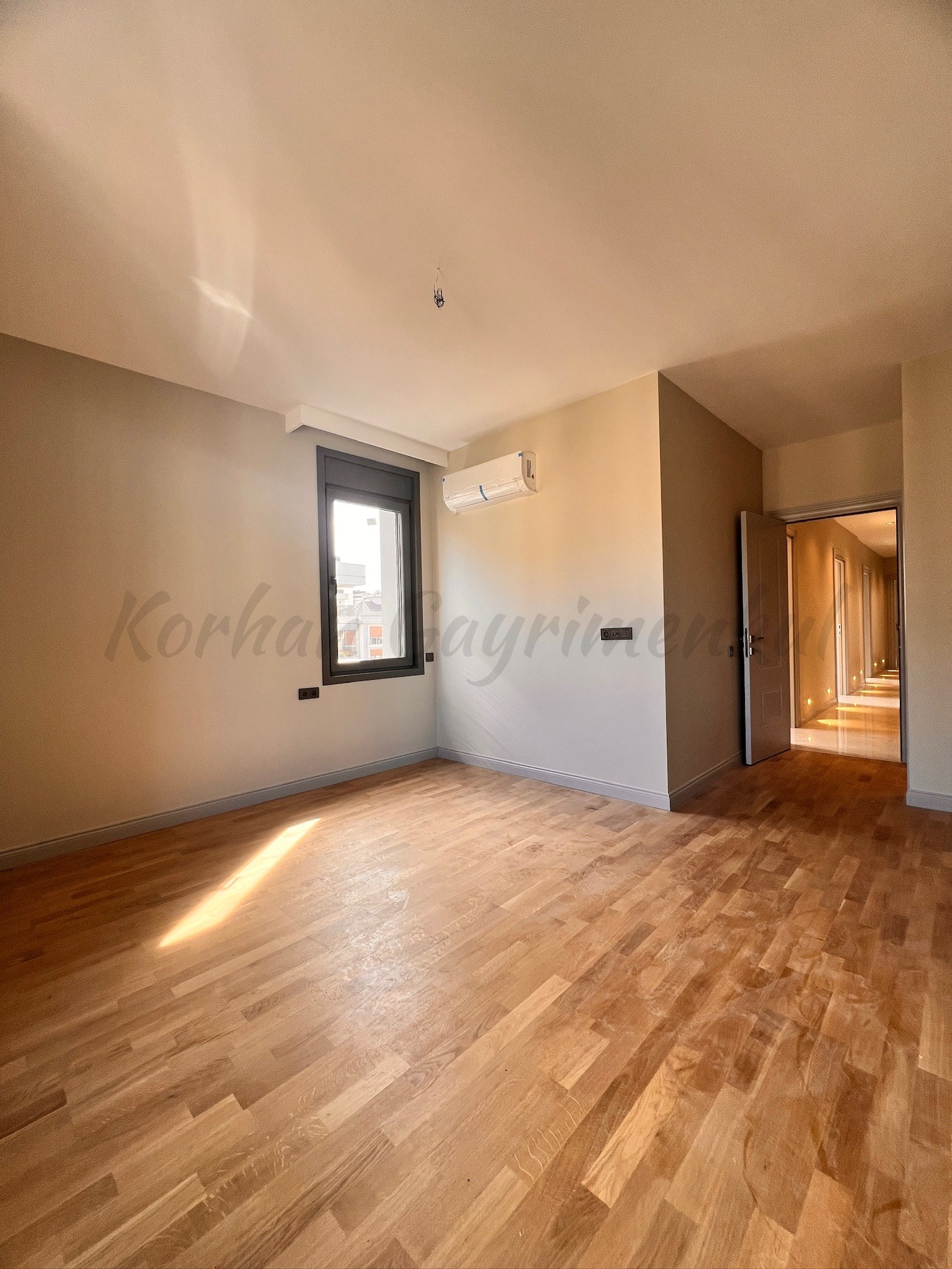 ÖMERPAŞA CADDESİNE 3. BİNADA BALKONLU 107M2 NET 3+1 SIFIR