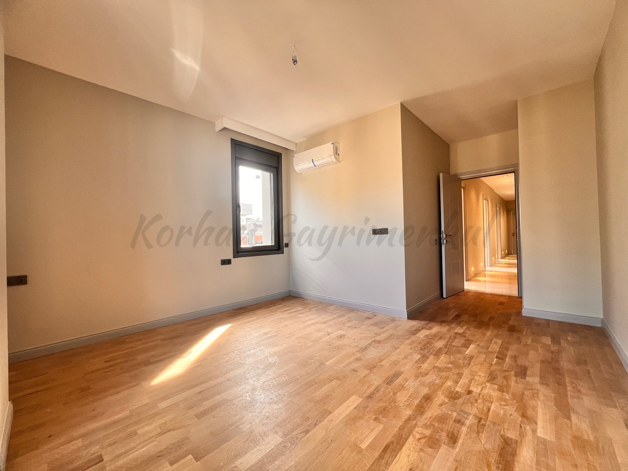 ÖMERPAŞA CADDESİNE 3. BİNADA BALKONLU 107M2 NET 3+1 SIFIR