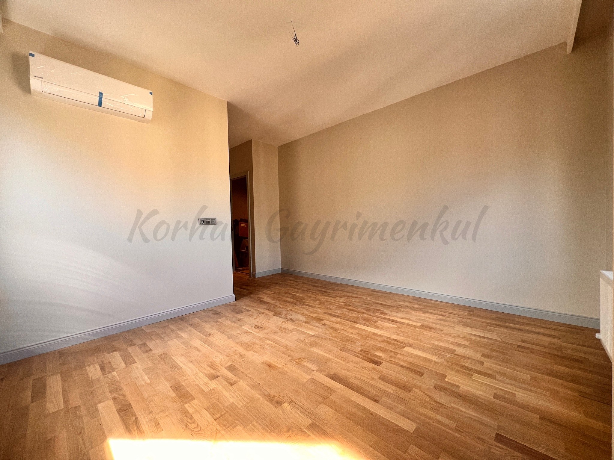 ÖMERPAŞA CADDESİNE 3. BİNADA BALKONLU 107M2 NET 3+1 SIFIR