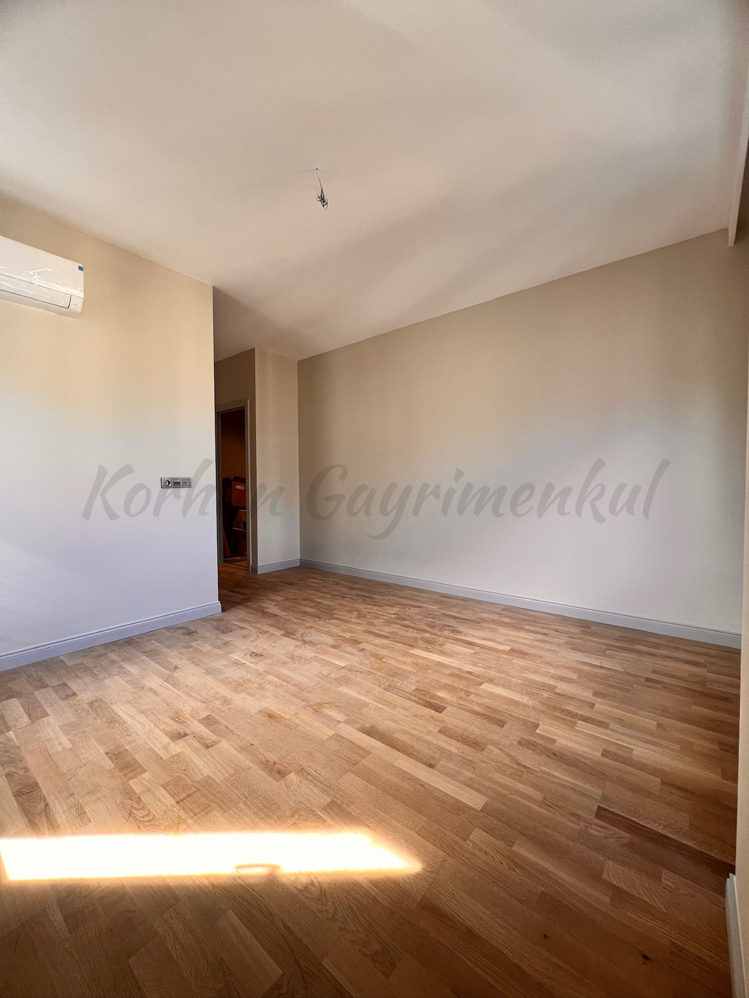 ÖMERPAŞA CADDESİNE 3. BİNADA BALKONLU 107M2 NET 3+1 SIFIR