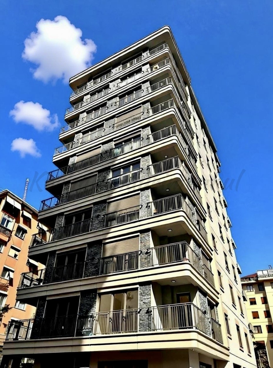ÖMERPAŞA CADDESİNE 3. BİNADA BALKONLU 107M2 NET 3+1 SIFIR
