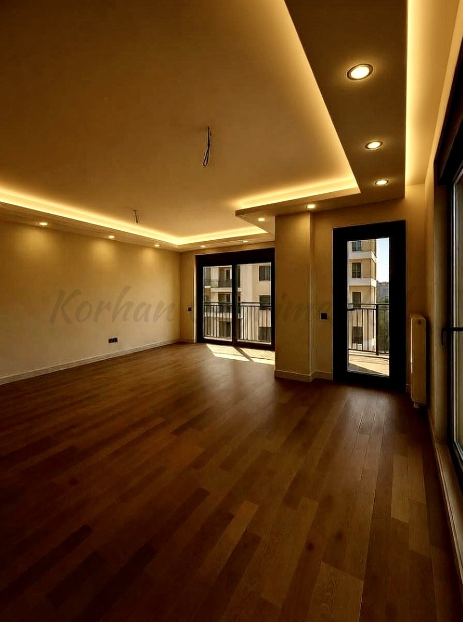 ÖMERPAŞA CADDESİNE 3. BİNADA BALKONLU 107M2 NET 3+1 SIFIR