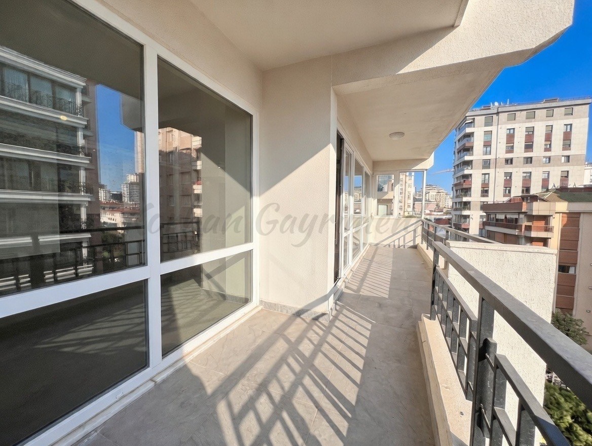 ŞAKINBAKKAL SAHİLE DENİZ MANZARALI 190M2 SÜPER LÜKS KATTA TEK