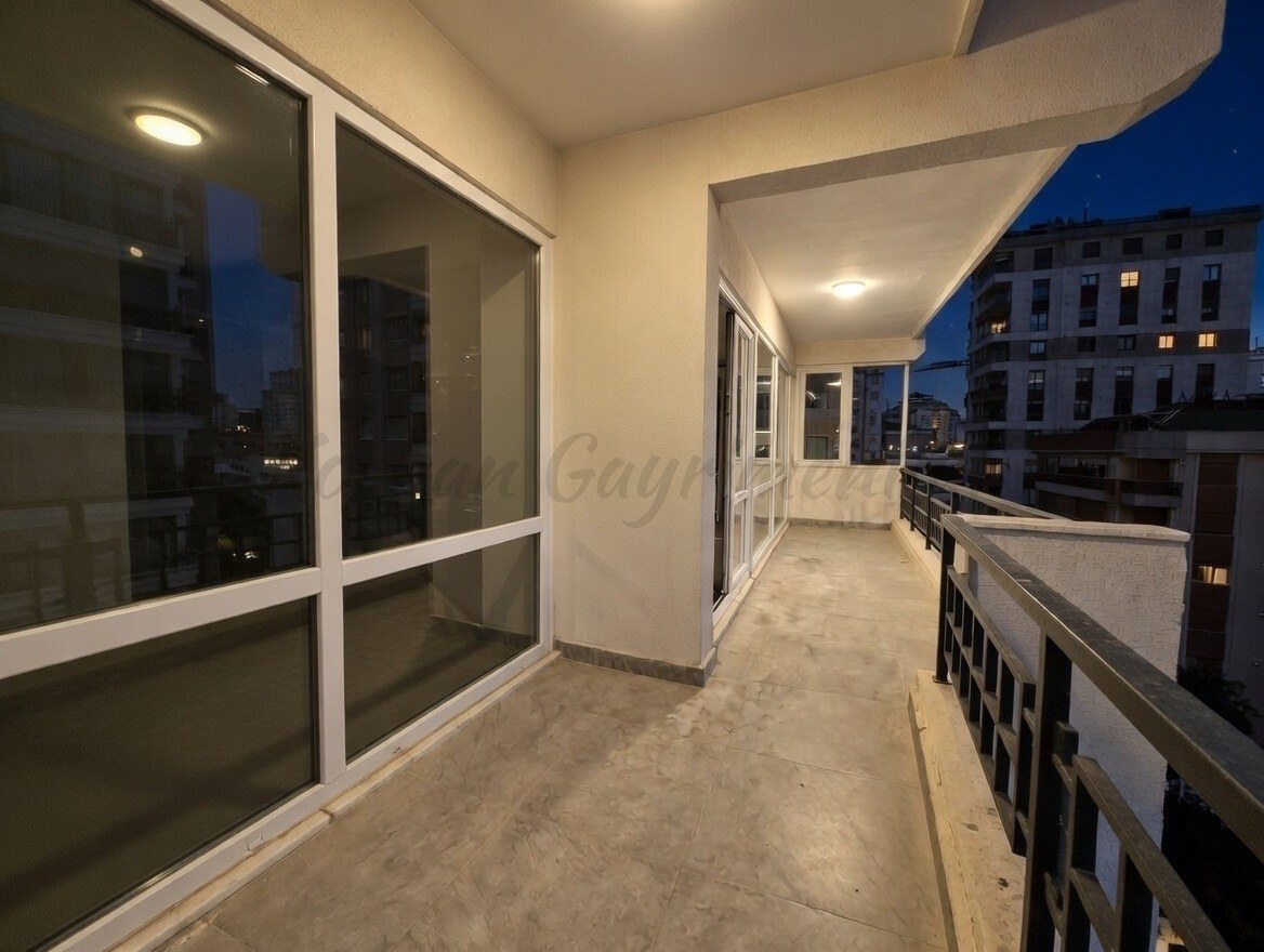 ŞAKINBAKKAL SAHİLE DENİZ MANZARALI 190M2 SÜPER LÜKS KATTA TEK