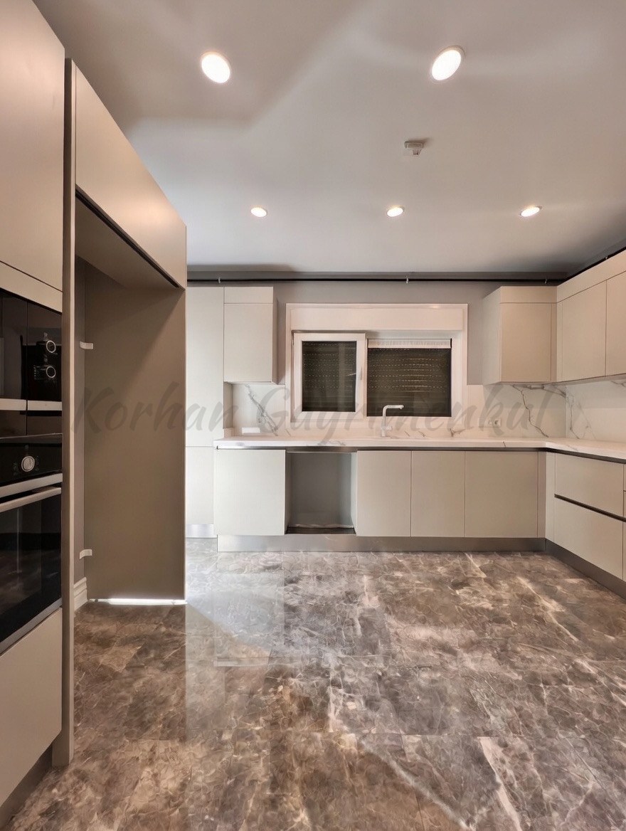 CADDEBOSTAN SAHİLDE GÖZTEPE PARKINA YAKIN 270M2 NET 4+2 DUBLEKS
