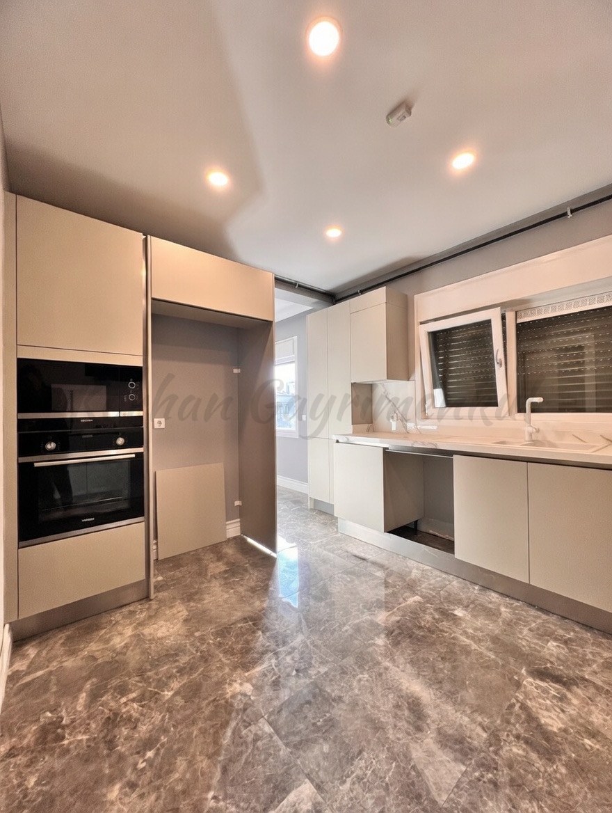 CADDEBOSTAN SAHİLDE GÖZTEPE PARKINA YAKIN 270M2 NET 4+2 DUBLEKS