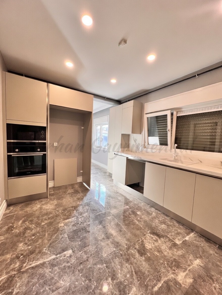 CADDEBOSTAN SAHİLDE GÖZTEPE PARKINA YAKIN 270M2 NET 4+2 DUBLEKS