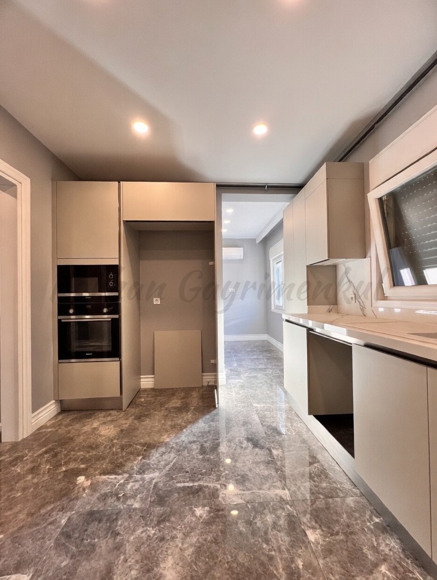 CADDEBOSTAN SAHİLDE GÖZTEPE PARKINA YAKIN 270M2 NET 4+2 DUBLEKS