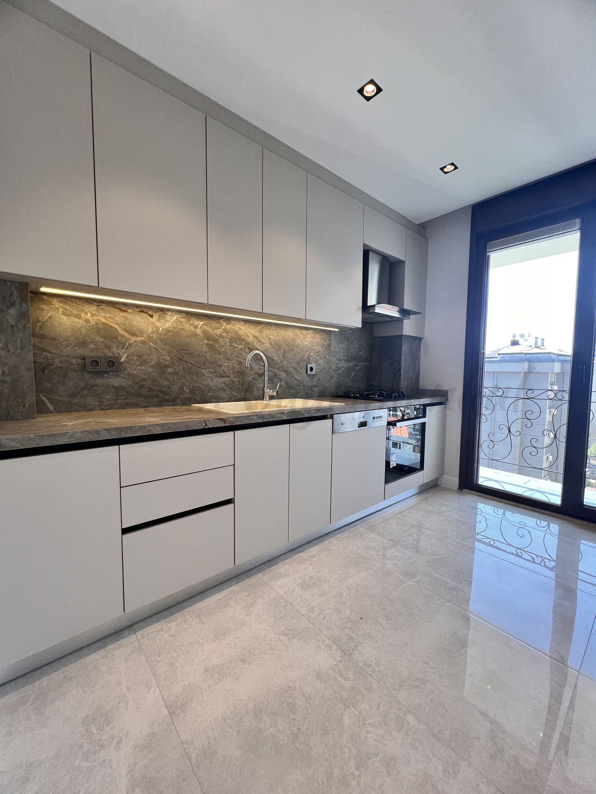 GÖZTEPE BAĞDAT CADDESİ YAKINI EBEVEYN BANYOLU 135M2 3+1