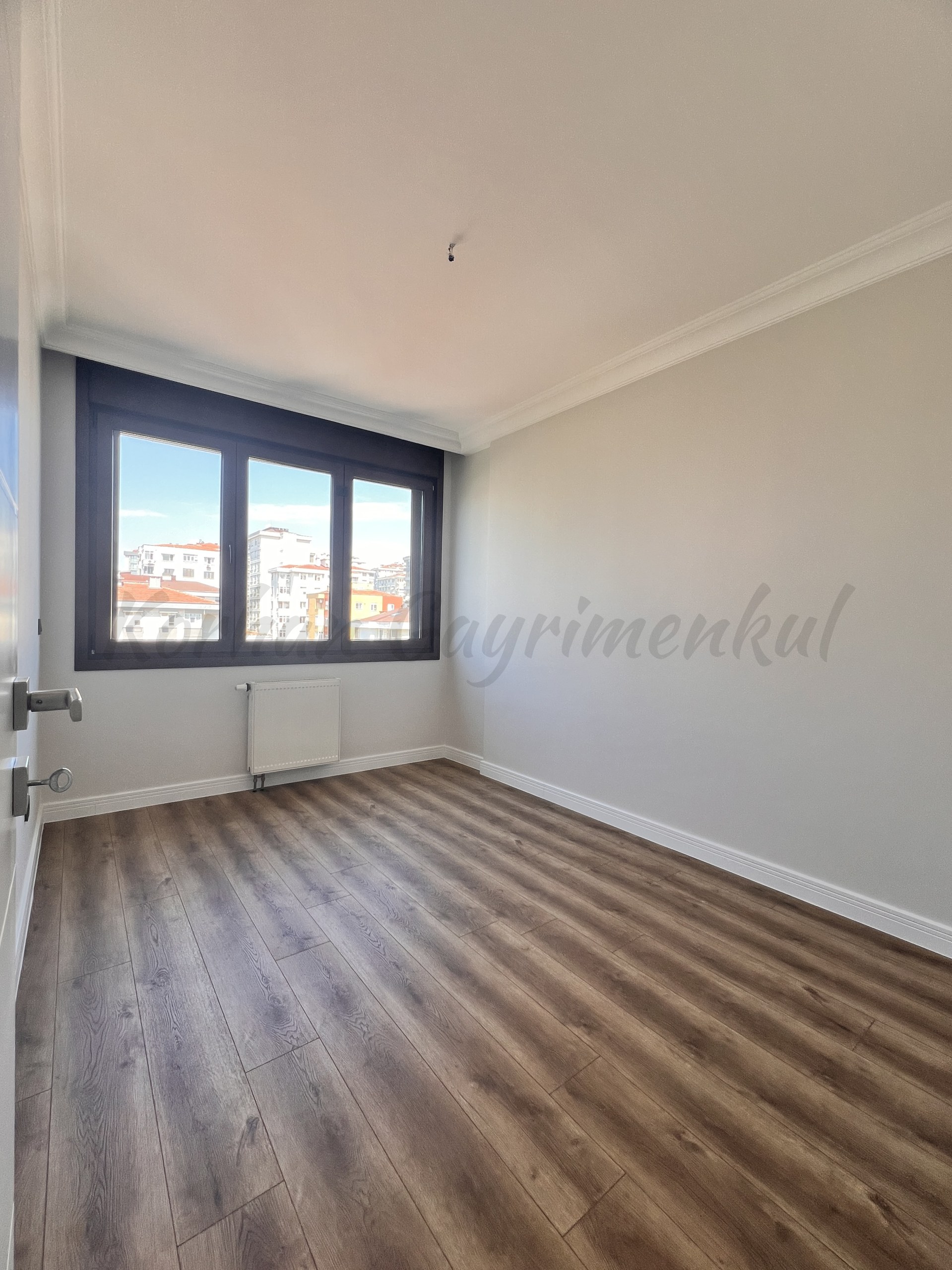 GÖZTEPE BAĞDAT CADDESİ YAKINI EBEVEYN BANYOLU 135M2 3+1