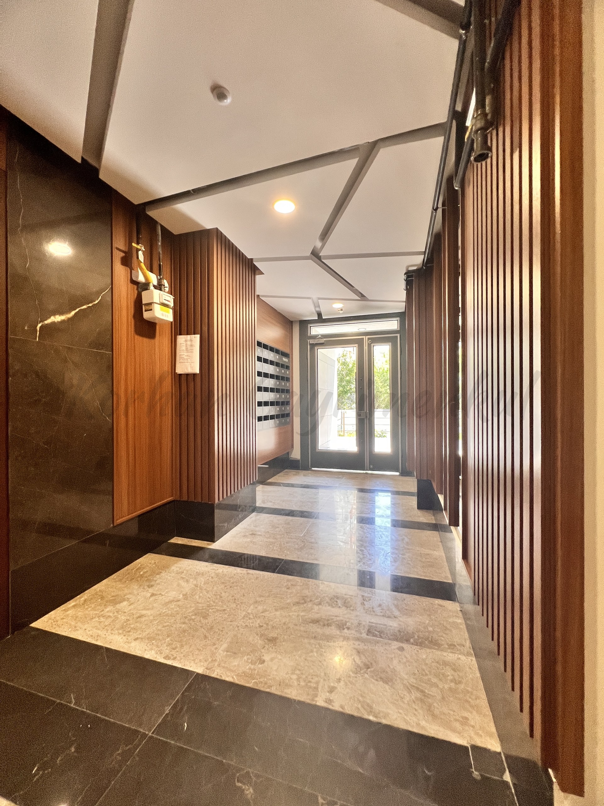 CADDEBOSTAN BAĞDAT CADDESİNE ÇOK YAKIN 55M2 NET 2+1 SIFIR