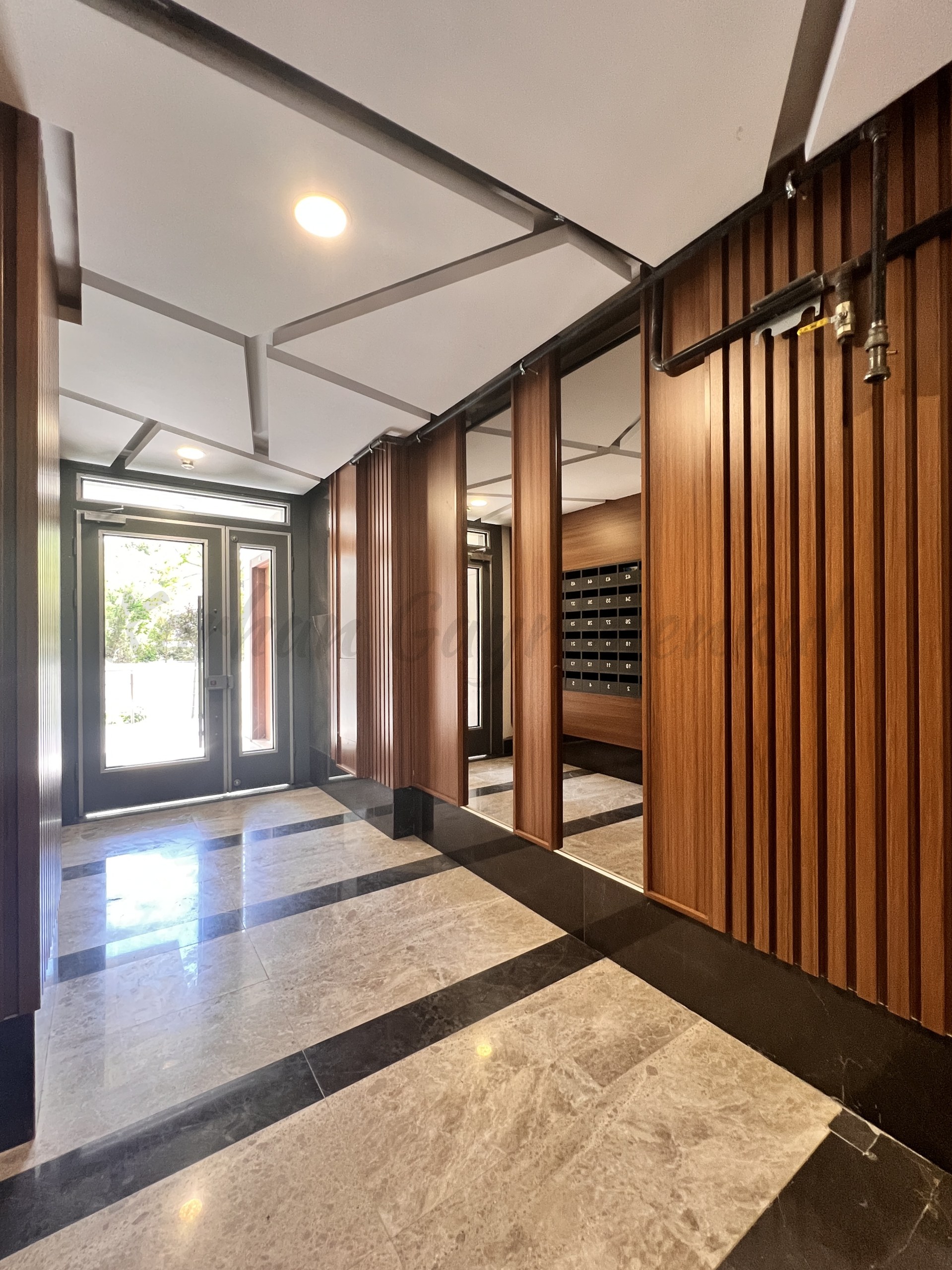 CADDEBOSTAN BAĞDAT CADDESİNE ÇOK YAKIN 55M2 NET 2+1 SIFIR