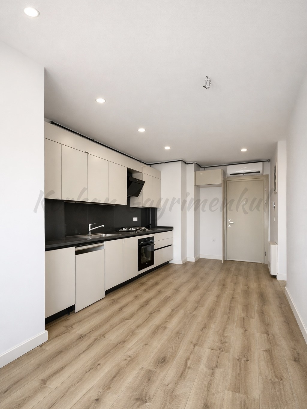 CADDEBOSTAN BAĞDAT CADDESİNE ÇOK YAKIN 55M2 NET 2+1 SIFIR