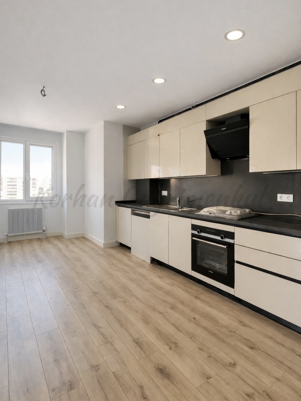 CADDEBOSTAN BAĞDAT CADDESİNE ÇOK YAKIN 55M2 NET 2+1 SIFIR