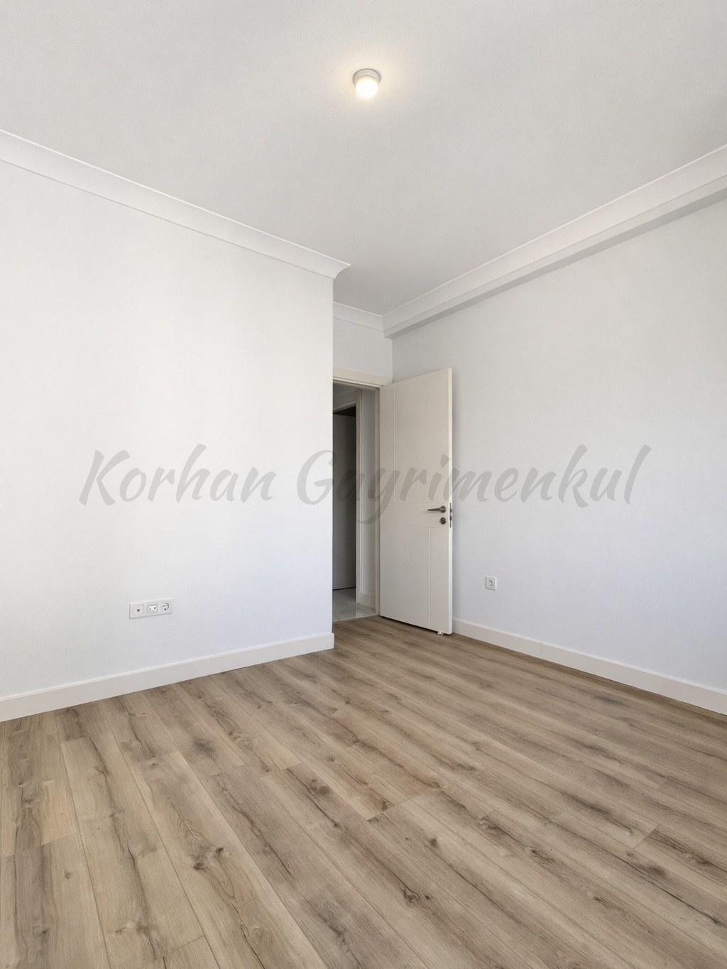 CADDEBOSTAN BAĞDAT CADDESİNE ÇOK YAKIN 55M2 NET 2+1 SIFIR