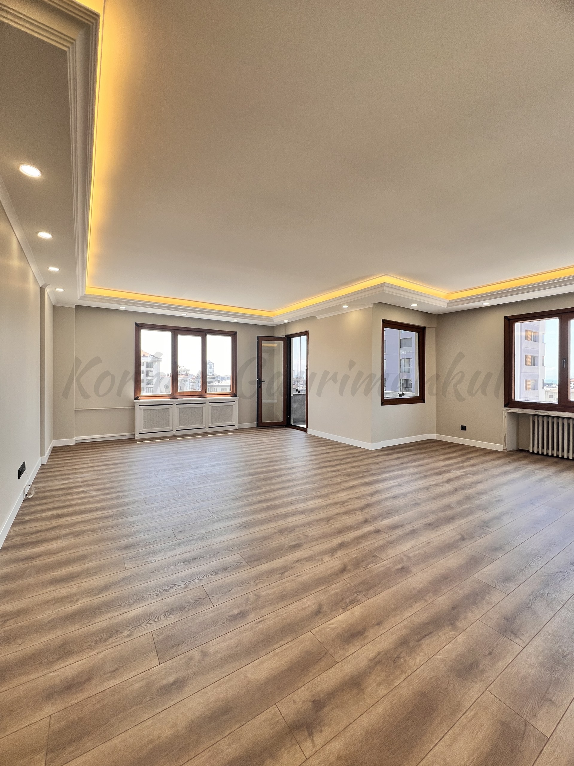 GÖZTEPE İSTASYON CADDESİ ÜZERİNDE 195M2 4+1