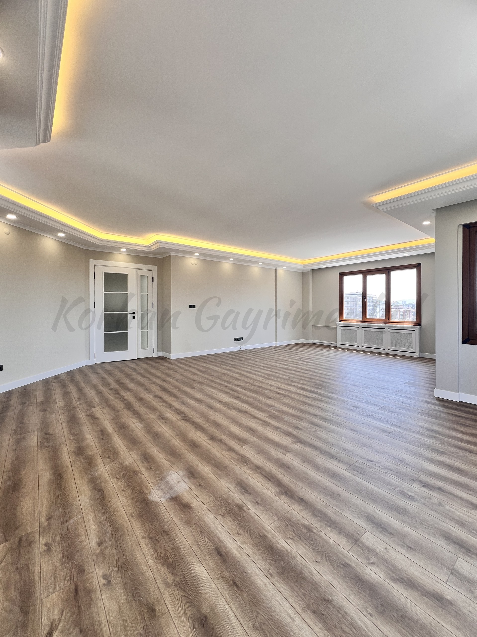 GÖZTEPE İSTASYON CADDESİ ÜZERİNDE 195M2 4+1