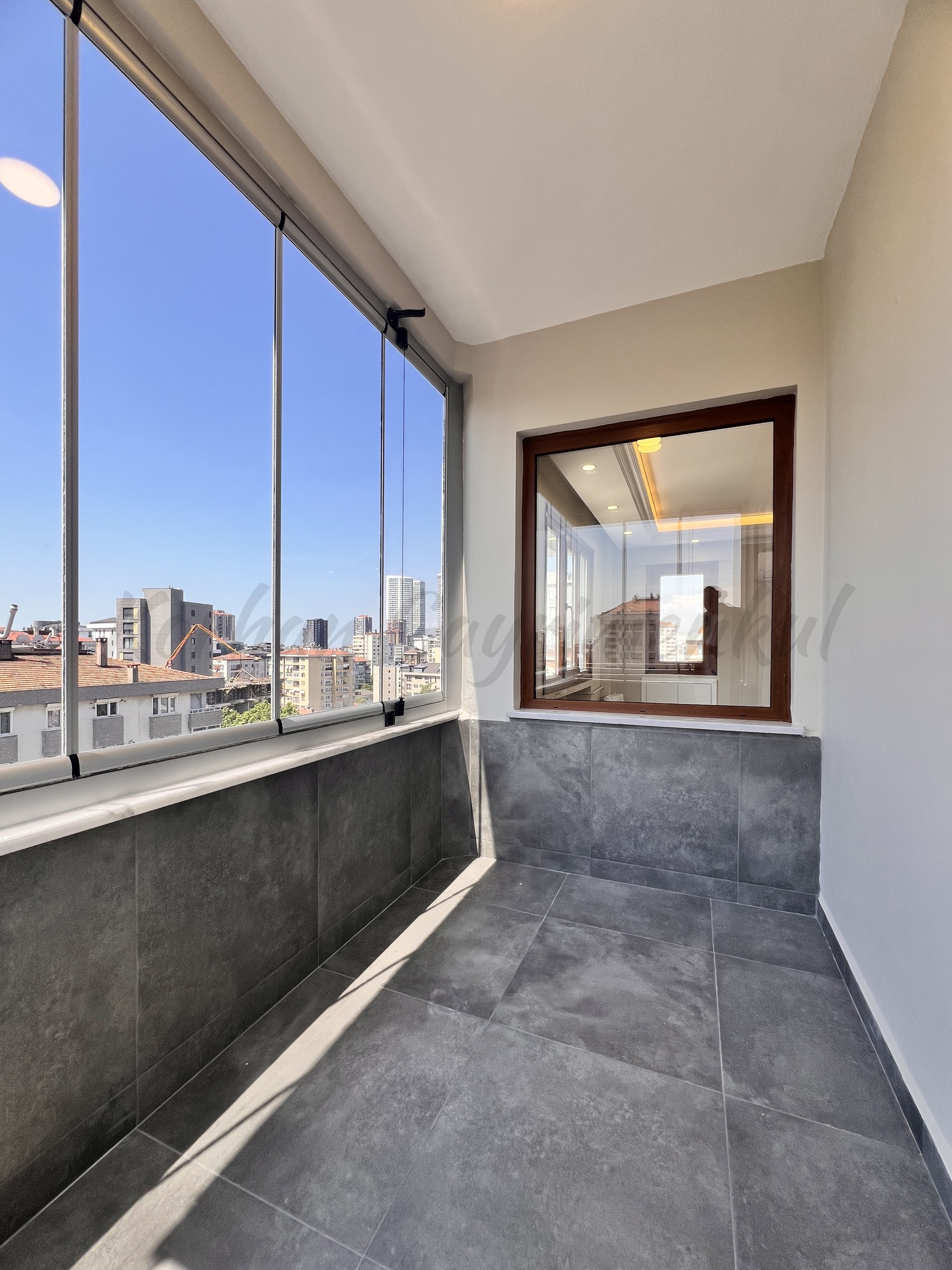 GÖZTEPE İSTASYON CADDESİ ÜZERİNDE 195M2 4+1