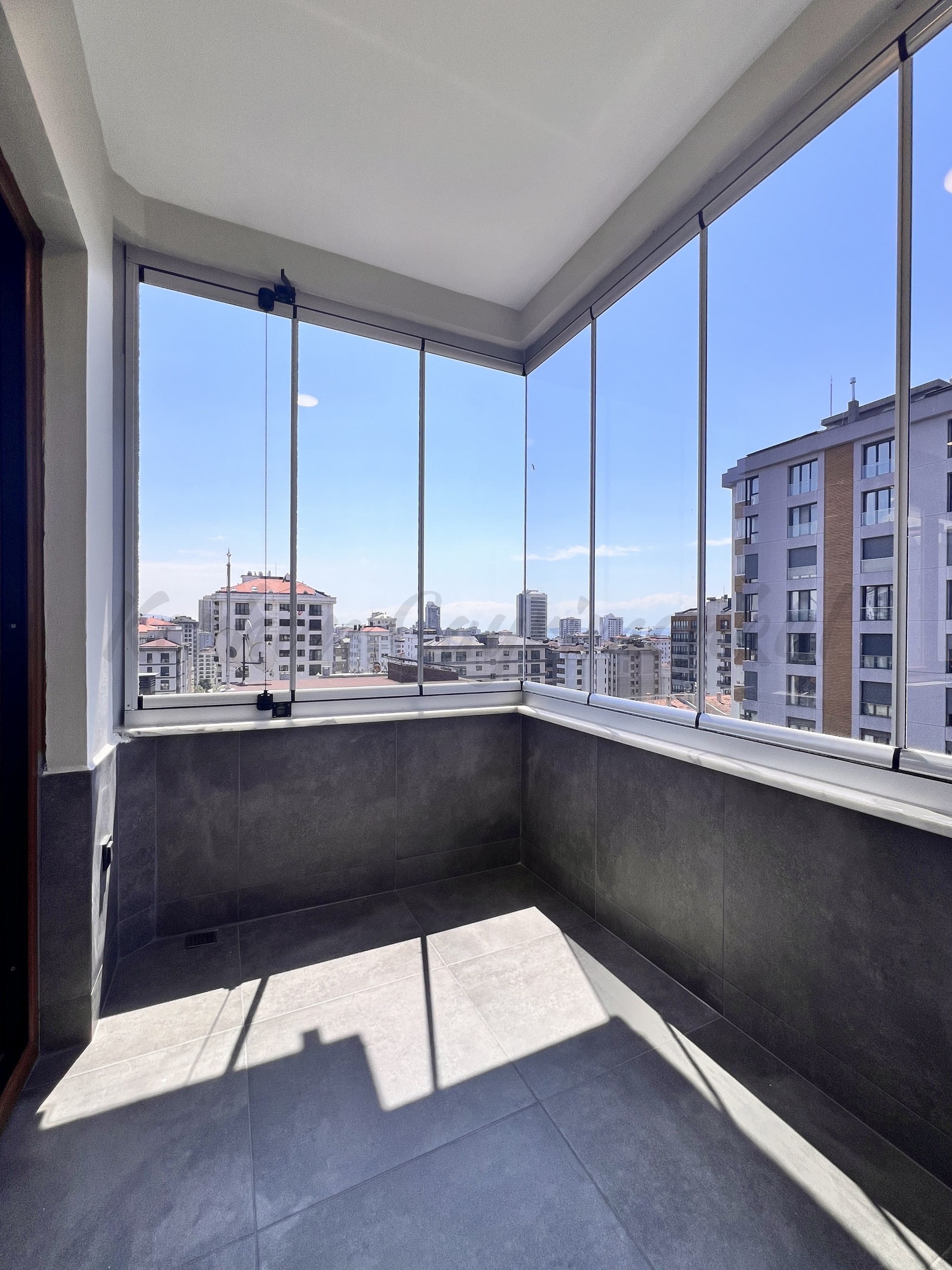 GÖZTEPE İSTASYON CADDESİ ÜZERİNDE 195M2 4+1
